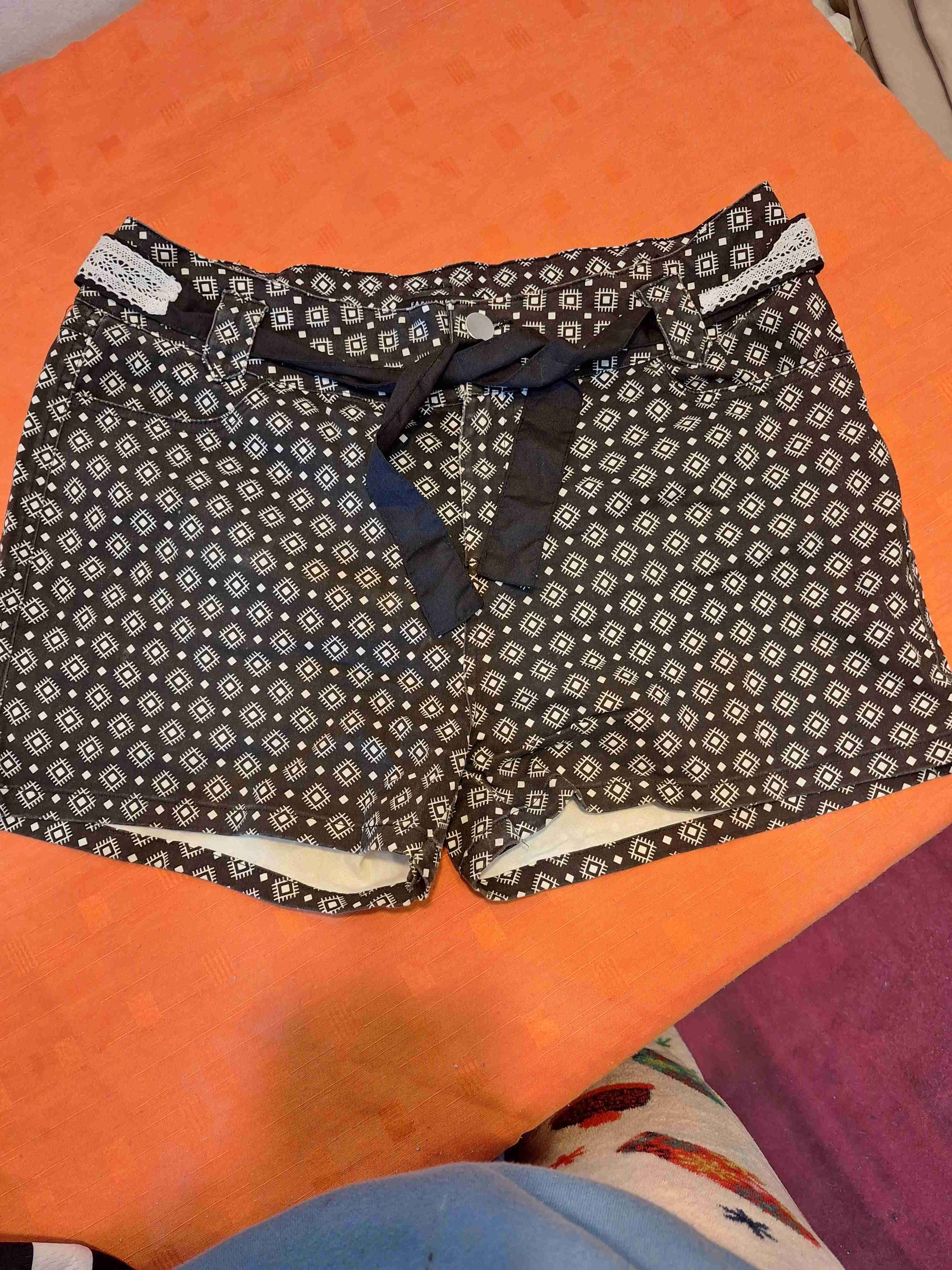 Shorts con patrón geométrico