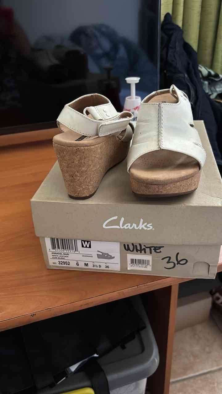 Sandalias de plataforma blancas Clarks talla 35