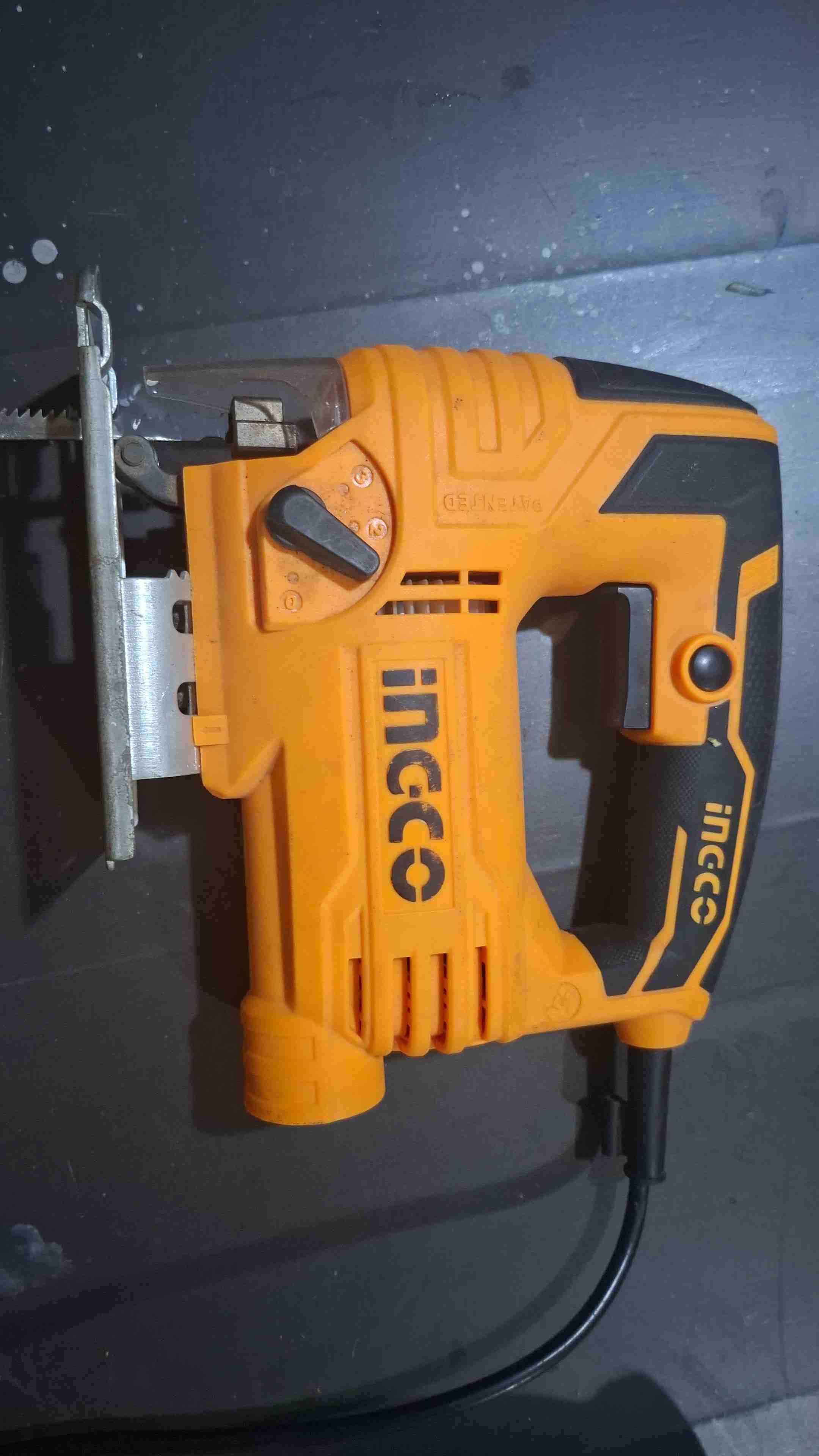 Sierra caladora Ingco naranja