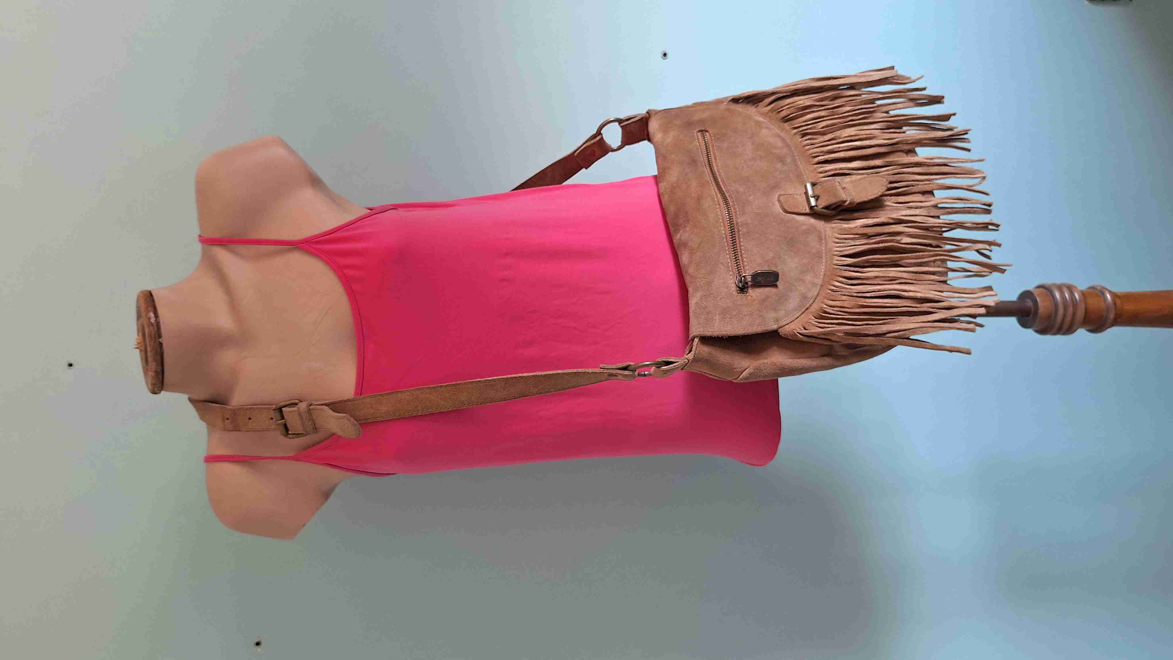 Cartera marrón con flecos