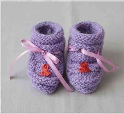 Calcetines tejidos morados para bebé