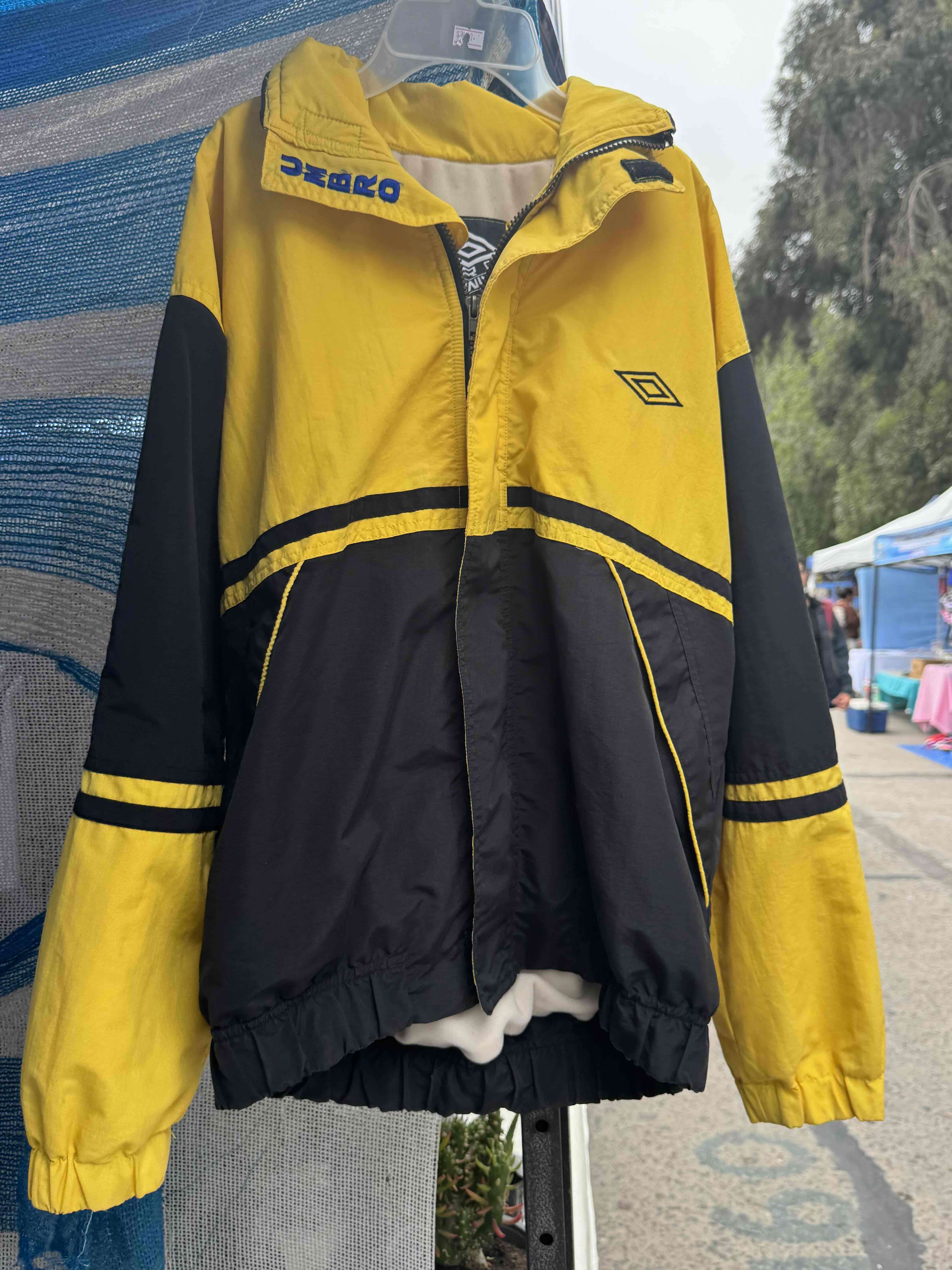 Cazadora deportiva Umbro amarilla y azul M