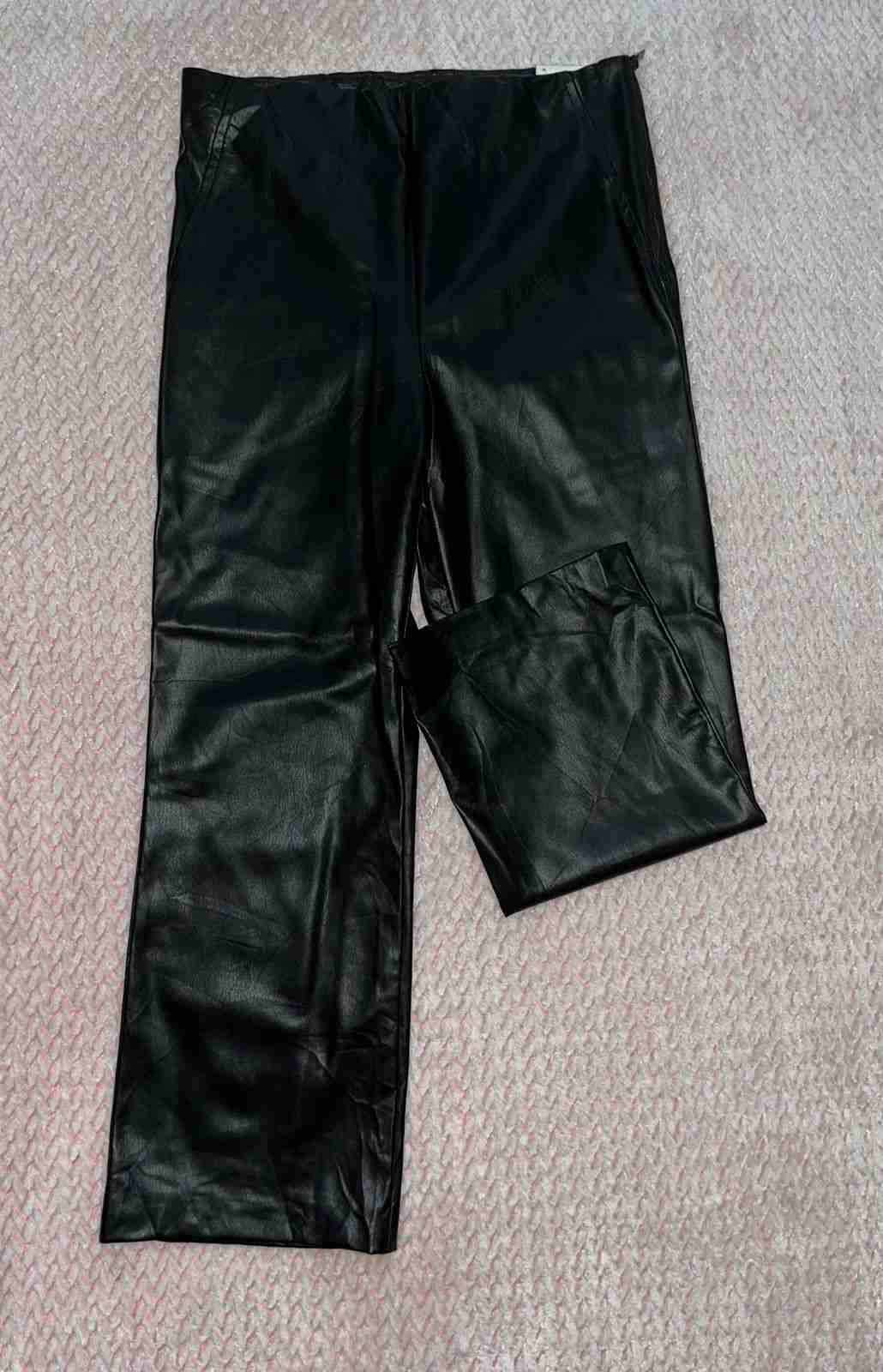 Zara, Legging de cuero sintético negro