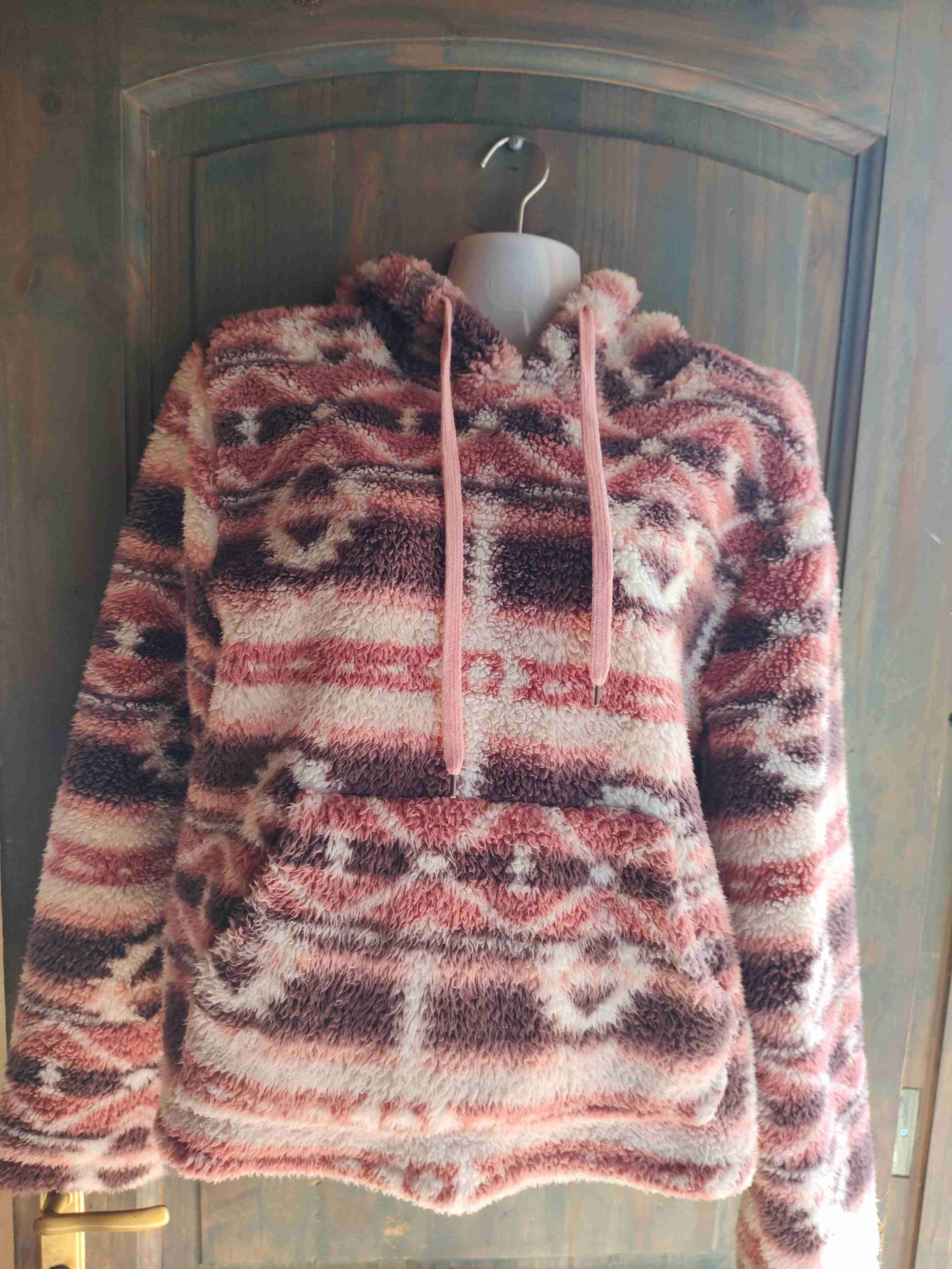 Polerón polar étnico con capucha