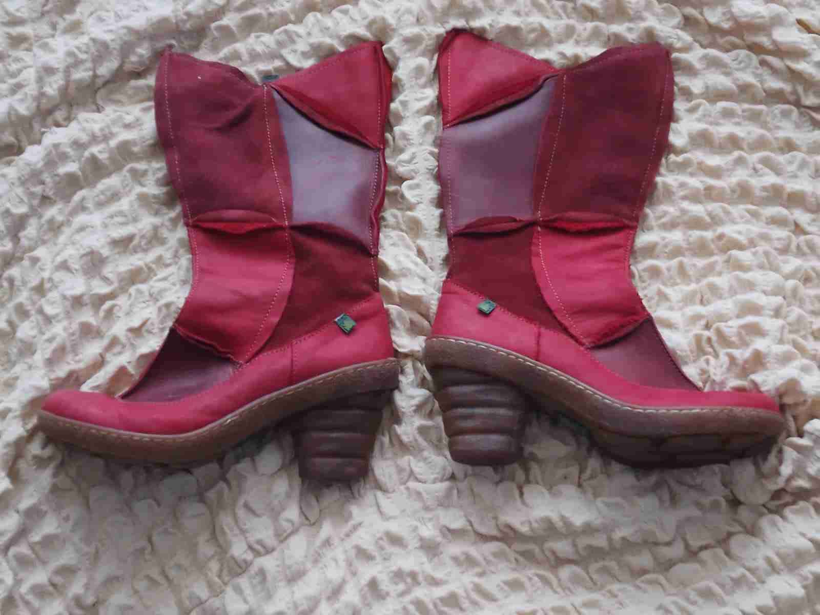 Botas rojas de cuero