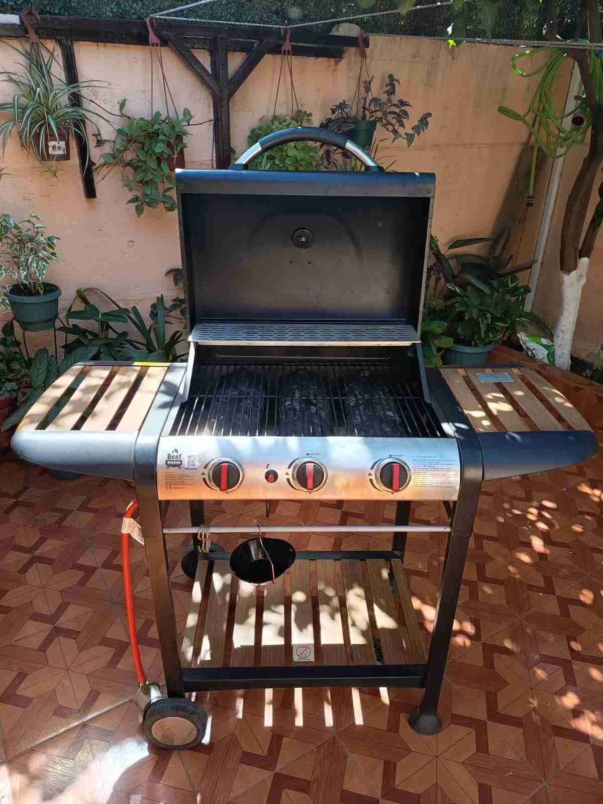 Parrilla a gas con 3 quemadores
