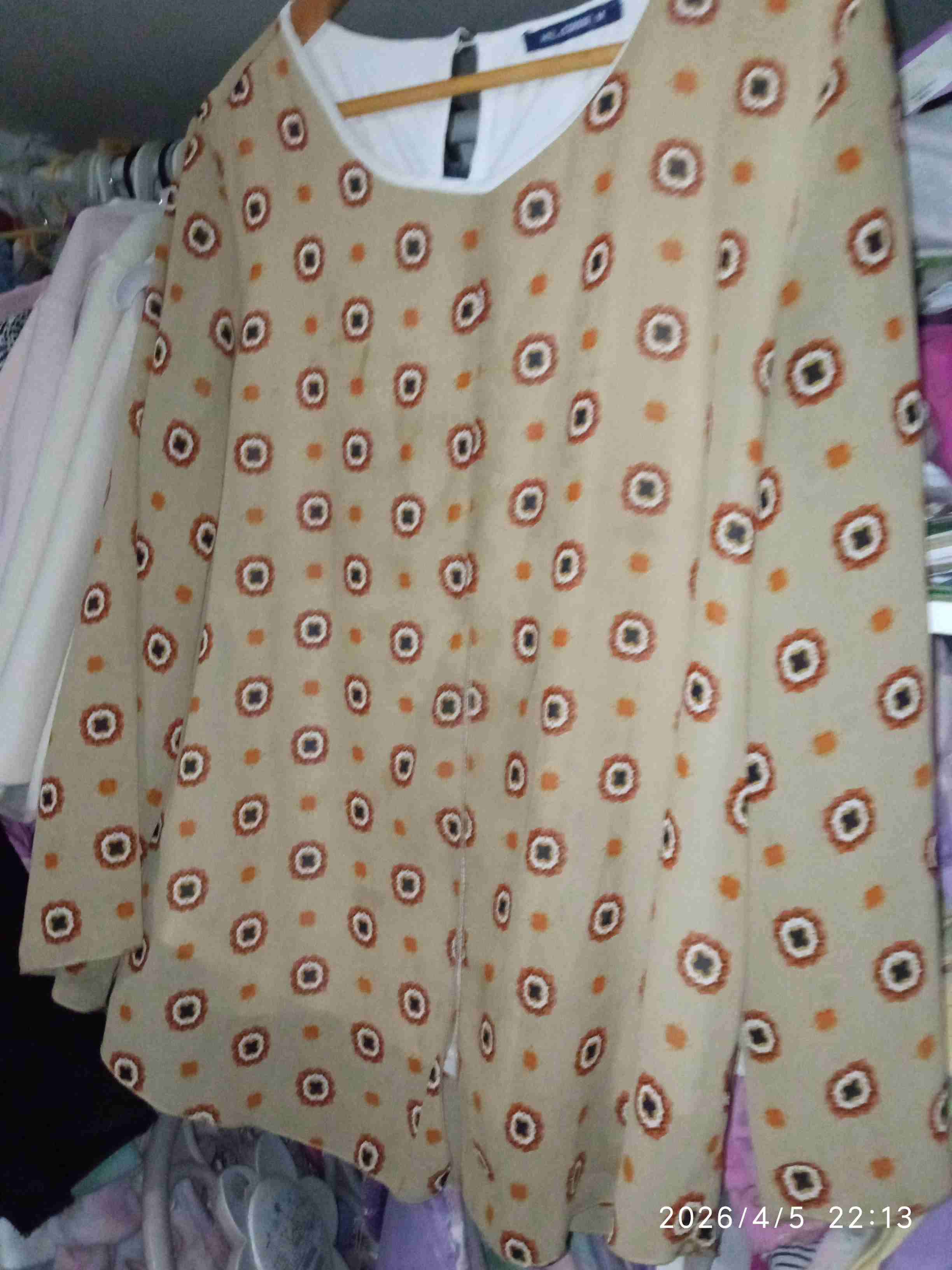 Blusa  con estampado geométrico corte princesa