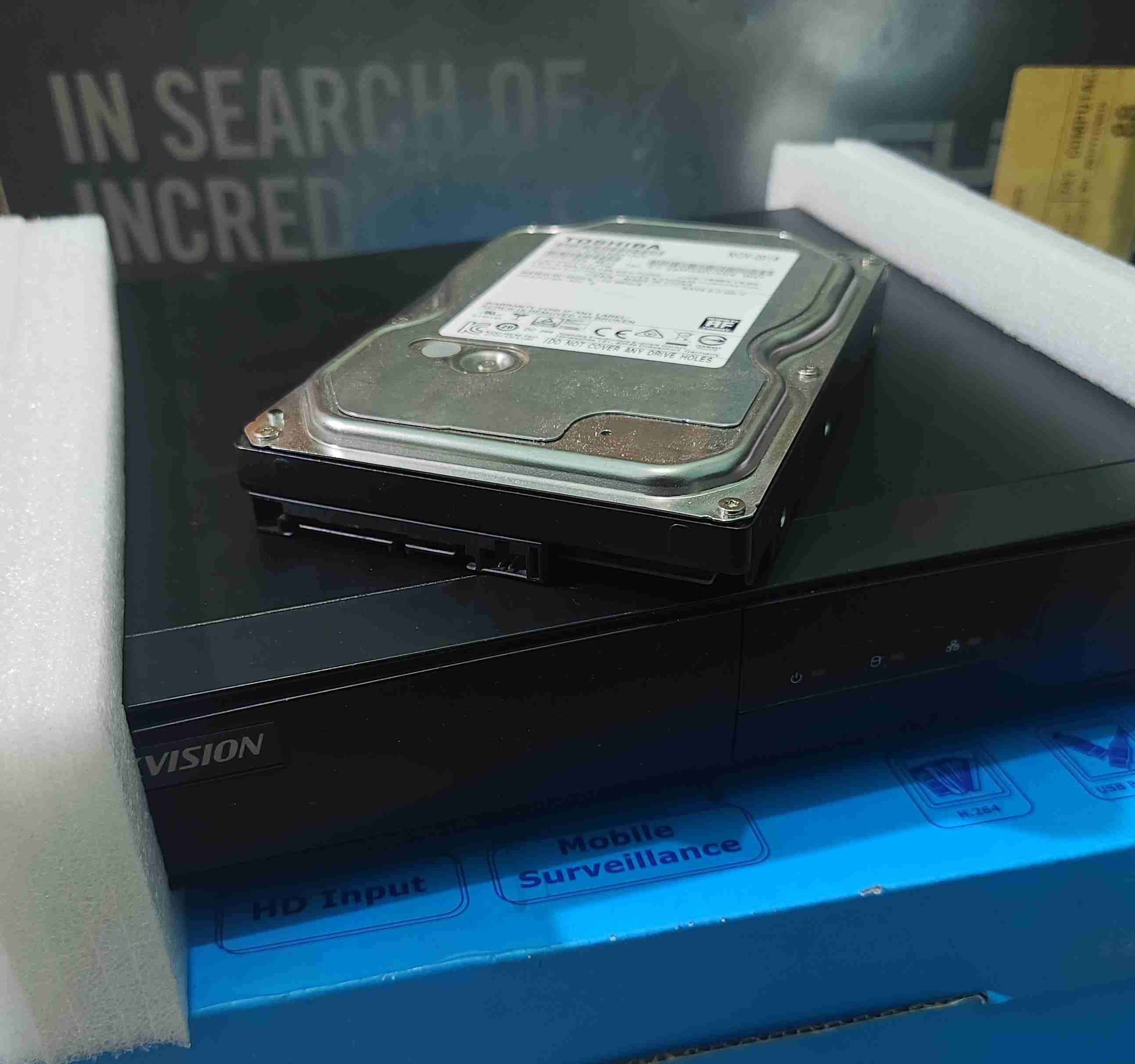 DVR de Hikvision con disco duro 1TB