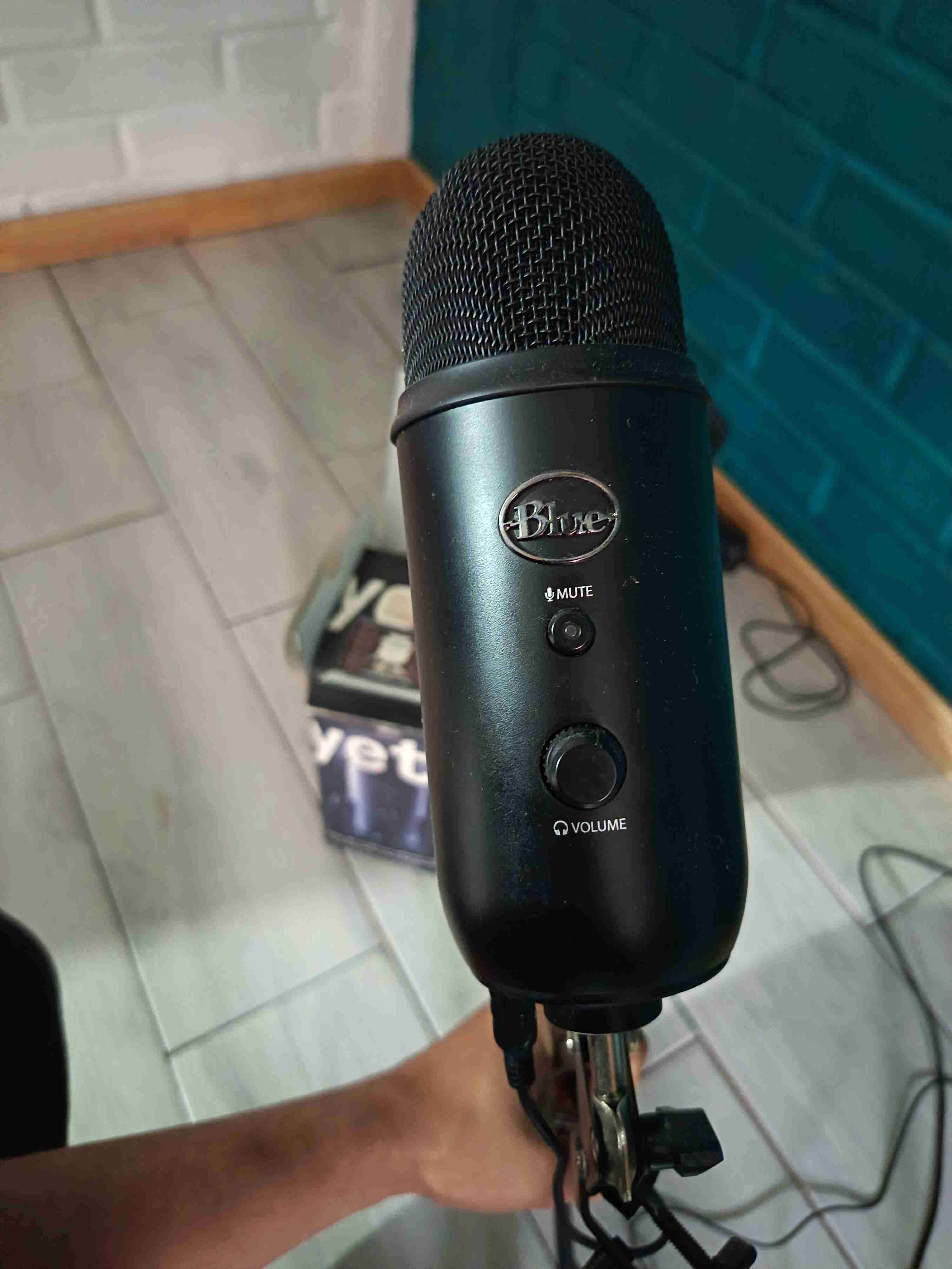 Micrófono Blue Yeti Blackout +Brazo