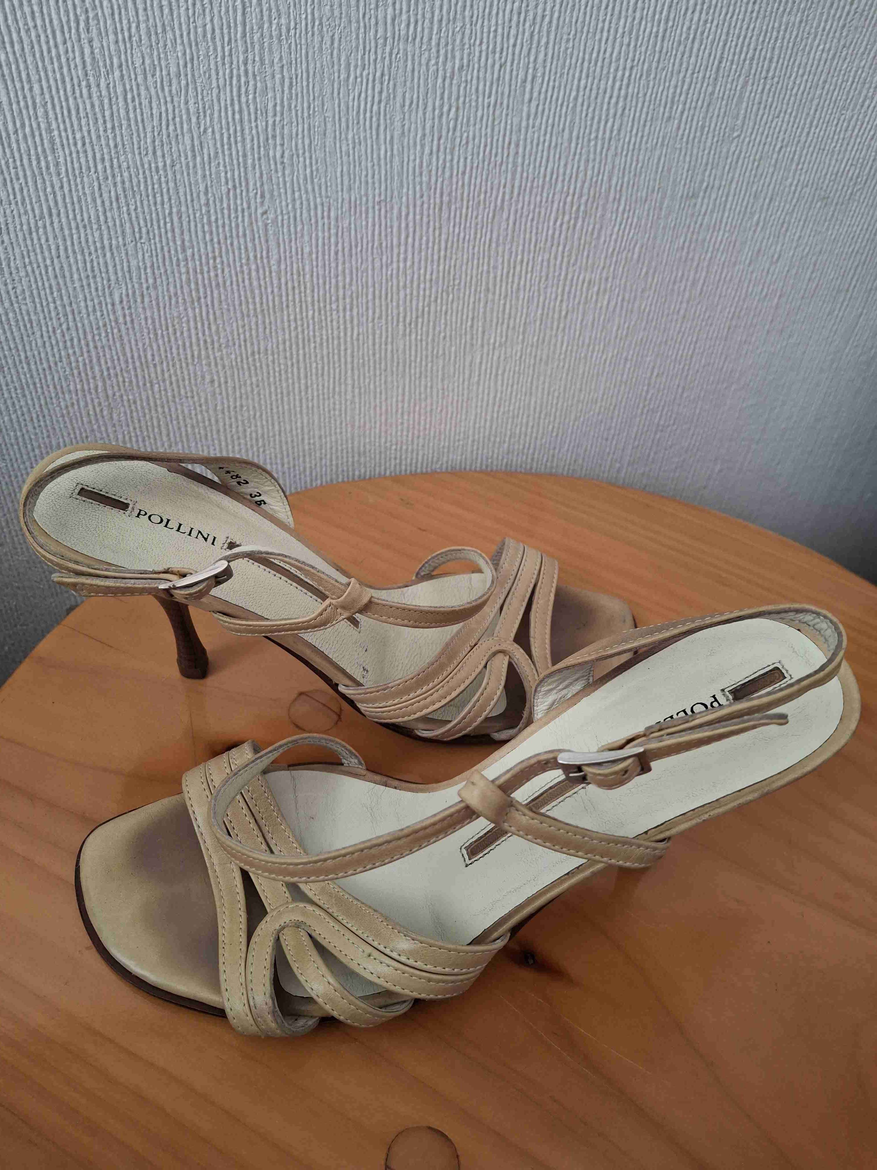 Sandalias de tacón Pollini beige