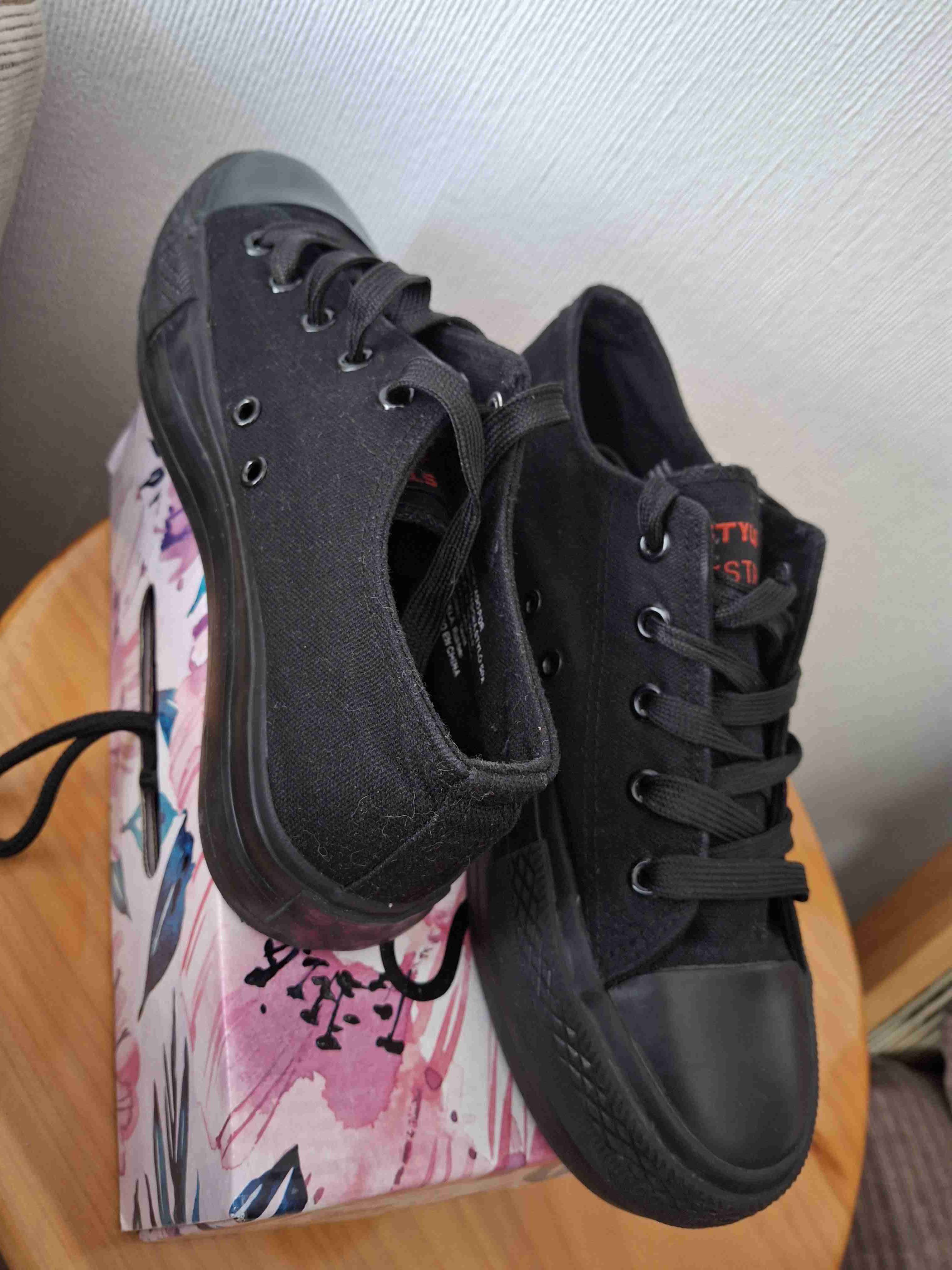 Zapatillas negras con caña baja