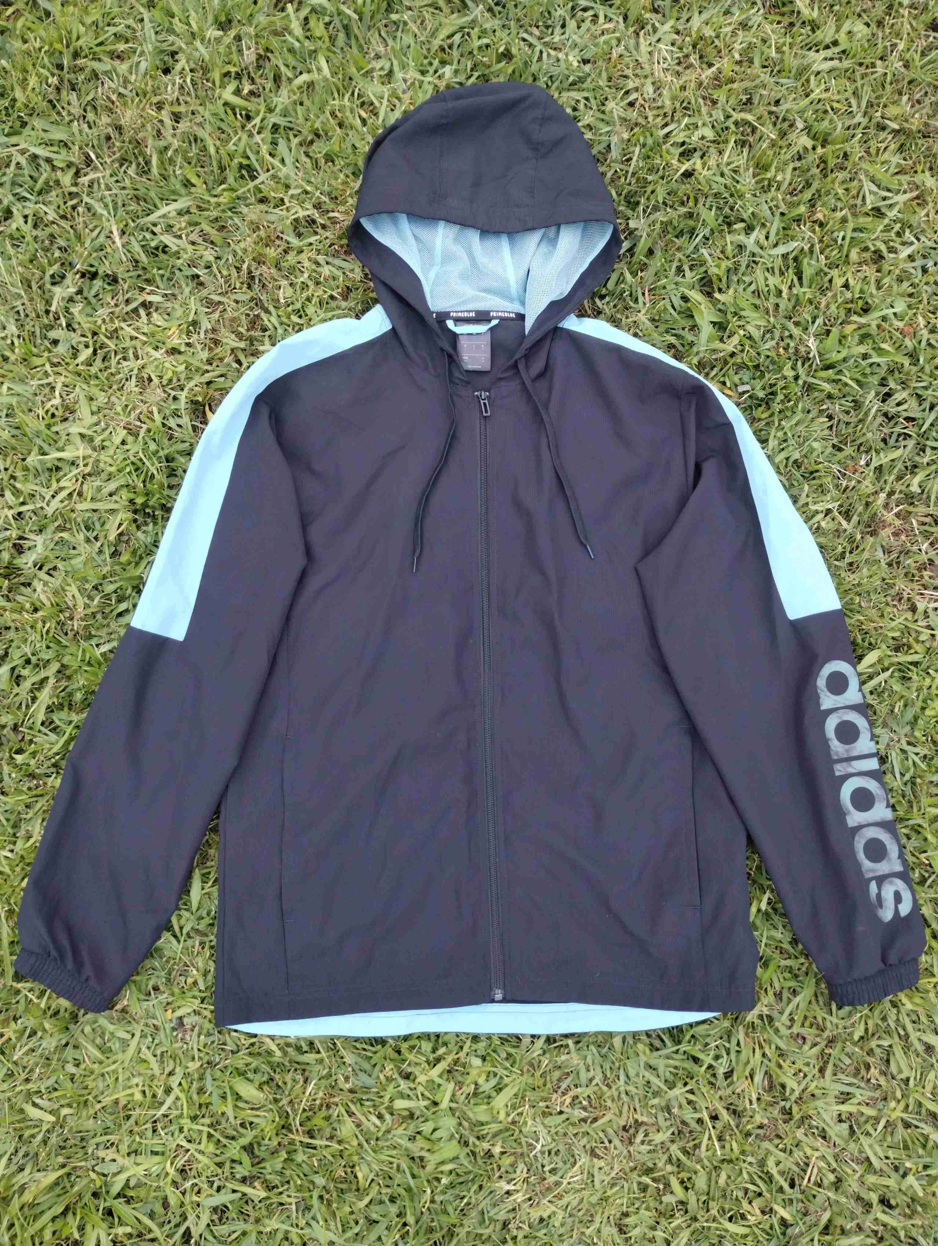 Chaqueta deportiva Adidas negra