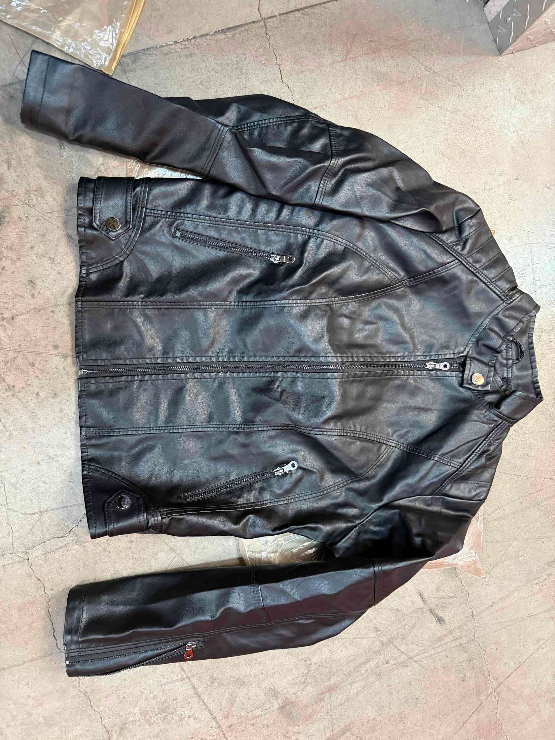 Chaqueta de cuero negra