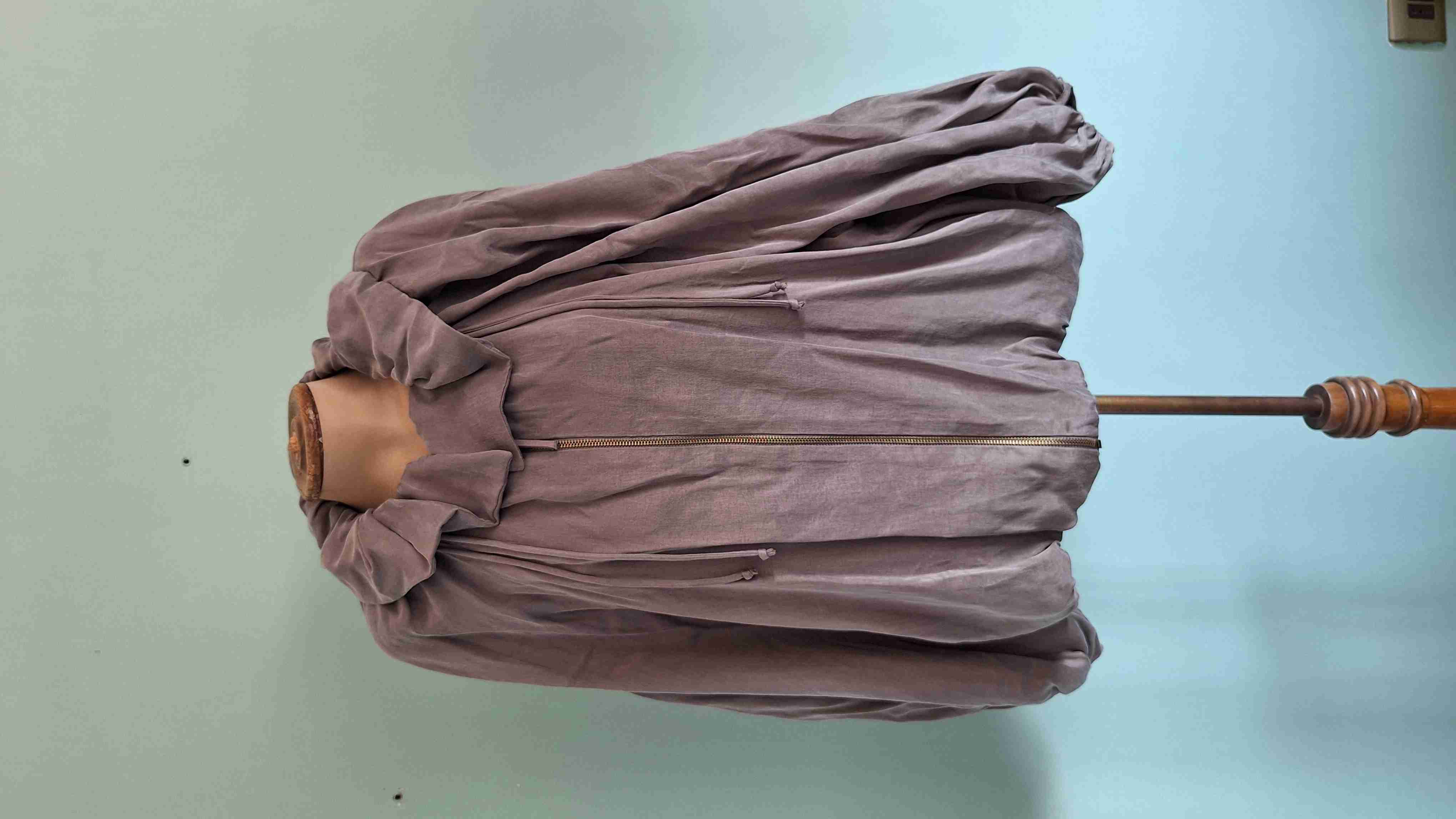 Chaqueta gris amplia con cierre