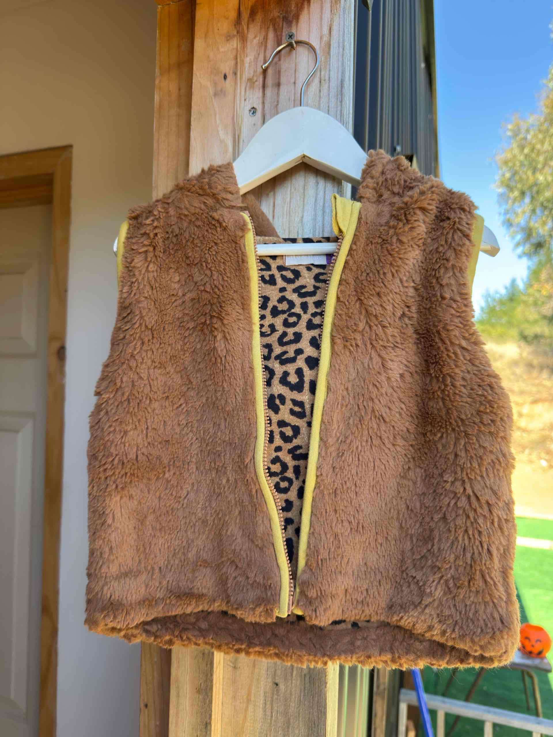 Peludo sin mangas  café niña