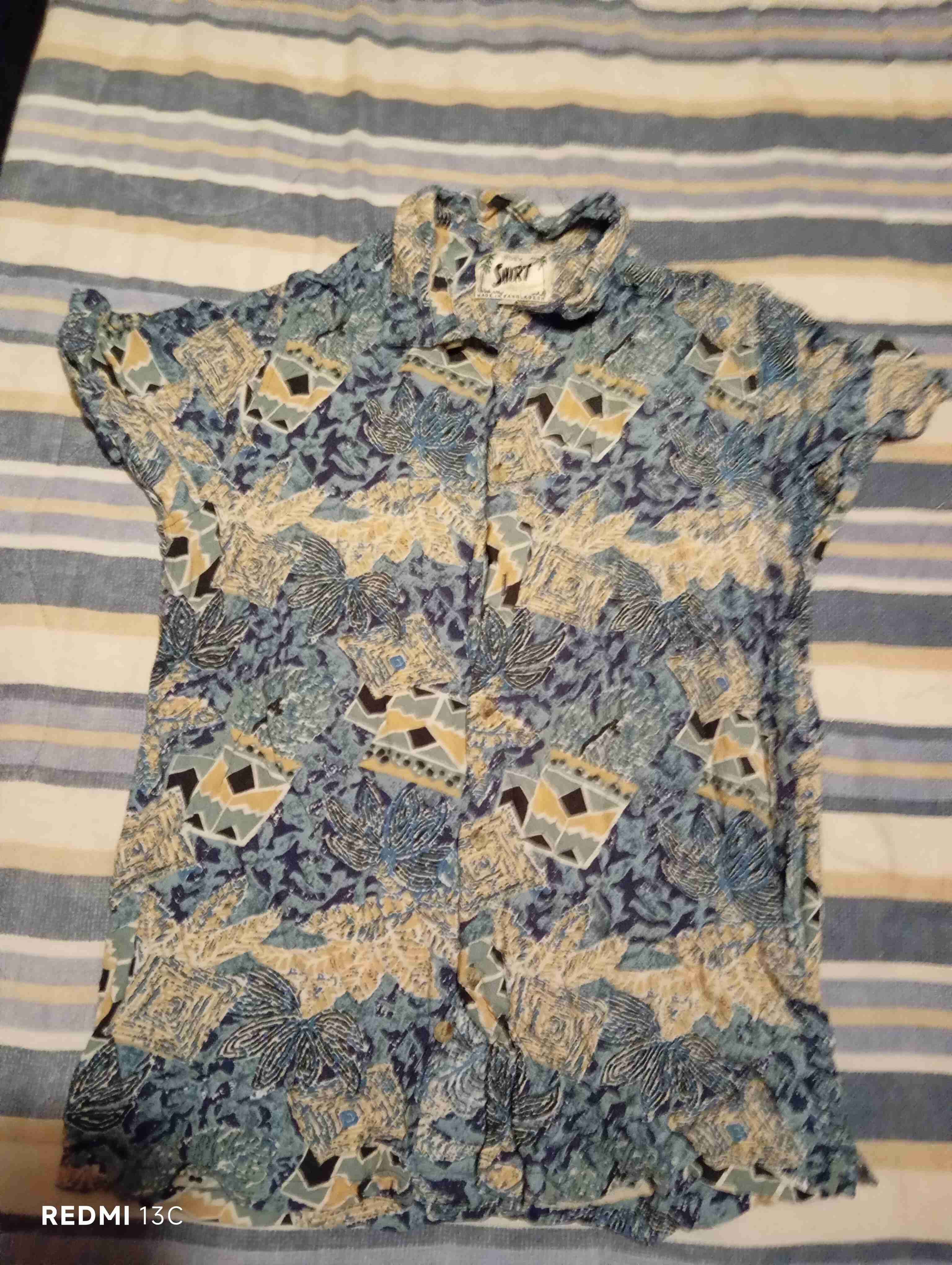 Camisa hawaiana estampada