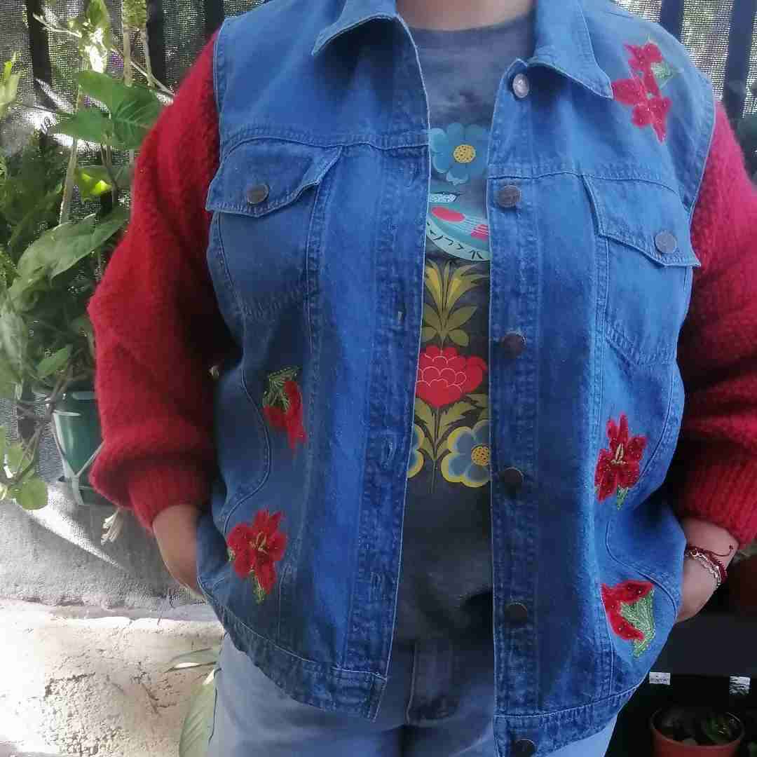 Chaleco de mezclilla bordado