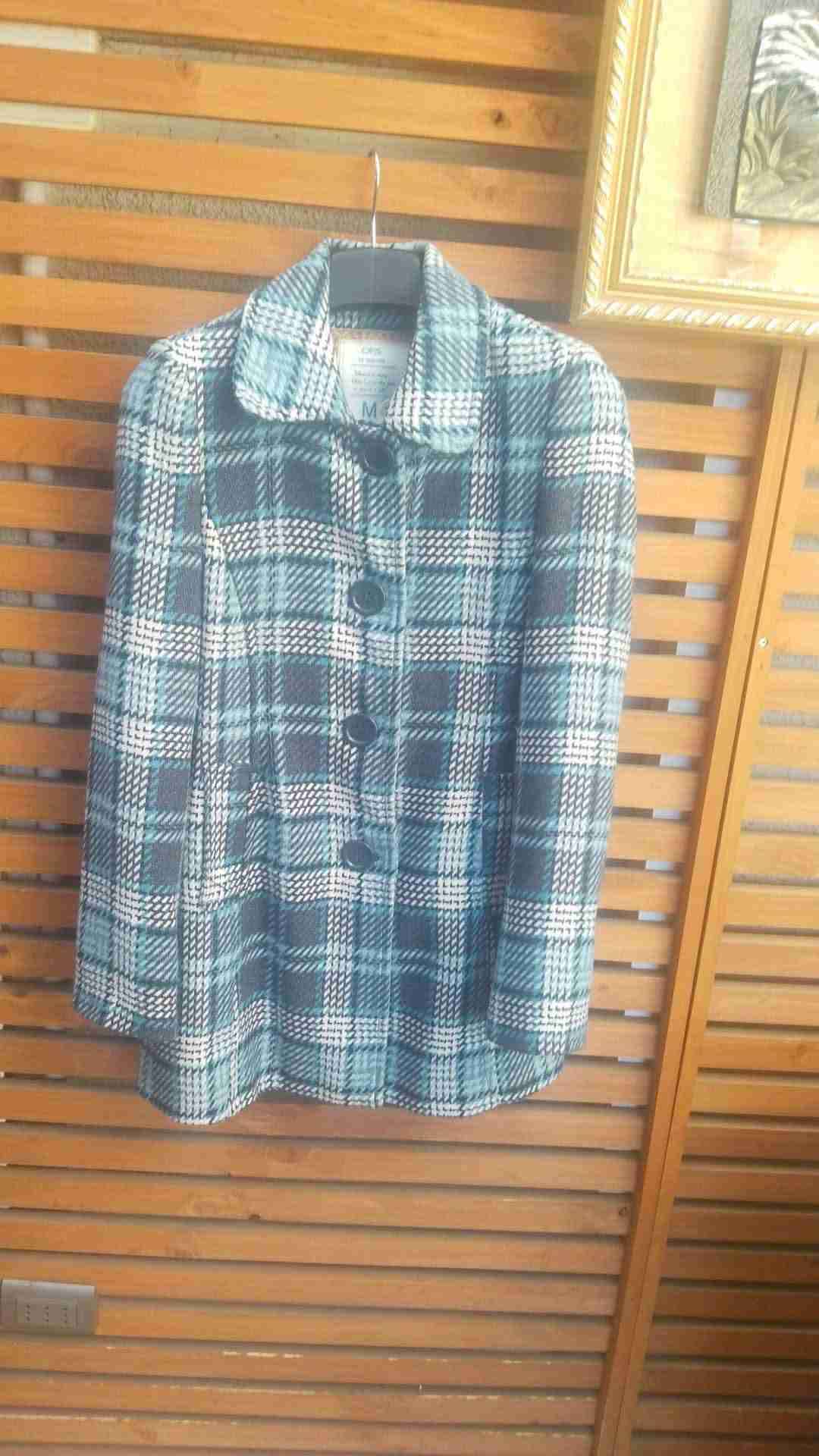 Abrigo de cuadros gris y azul