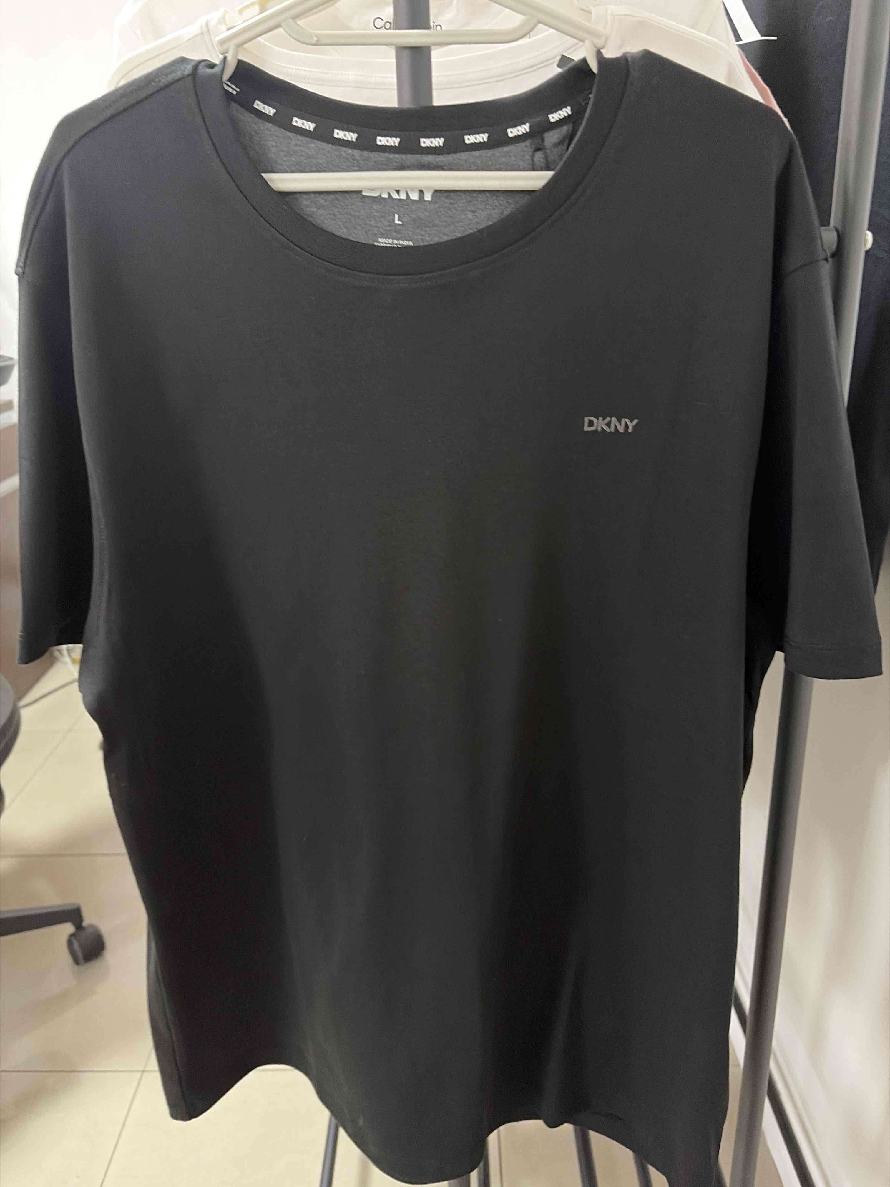Polera negra DKNY