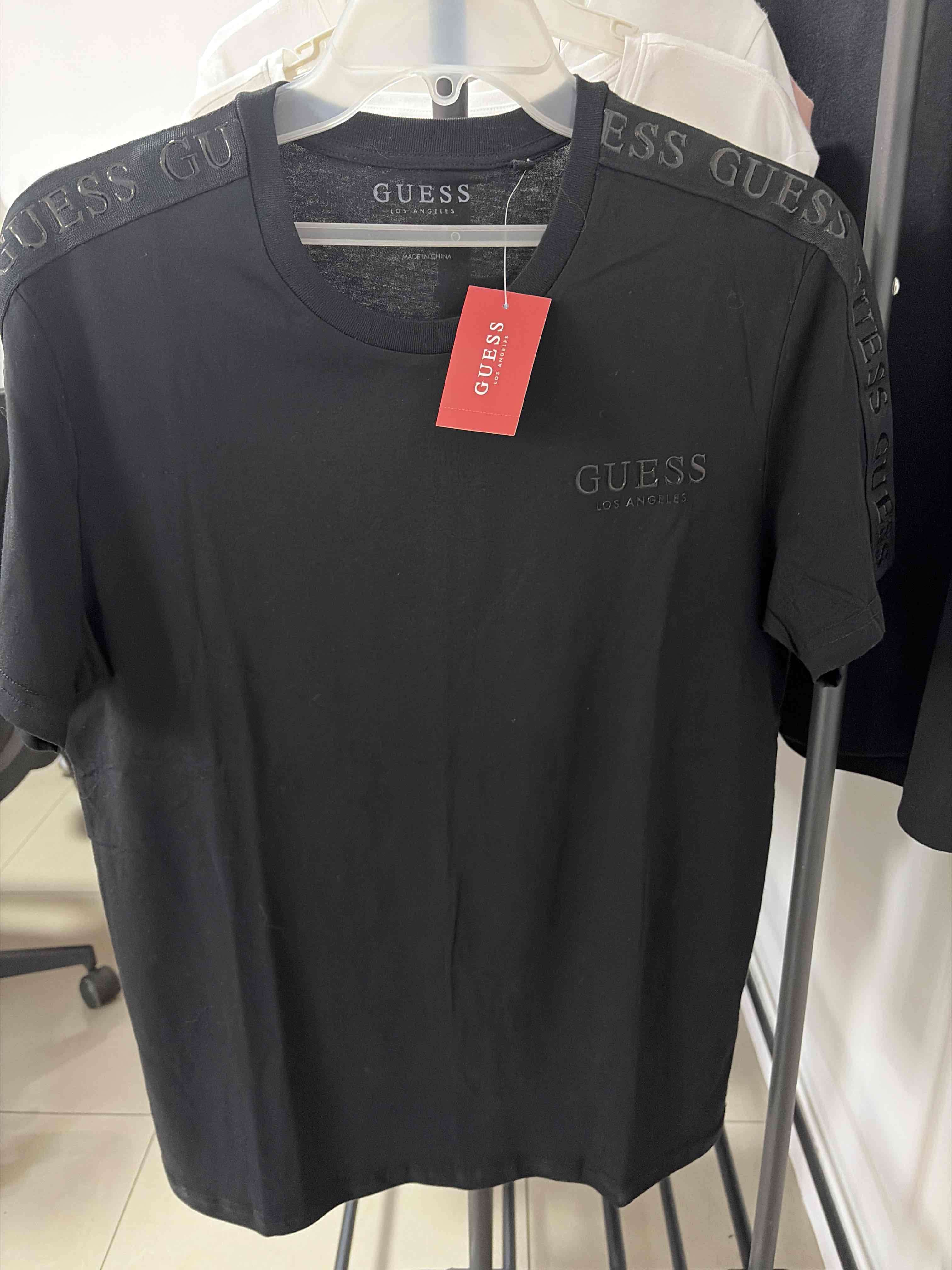 Polera negra Guess nueva