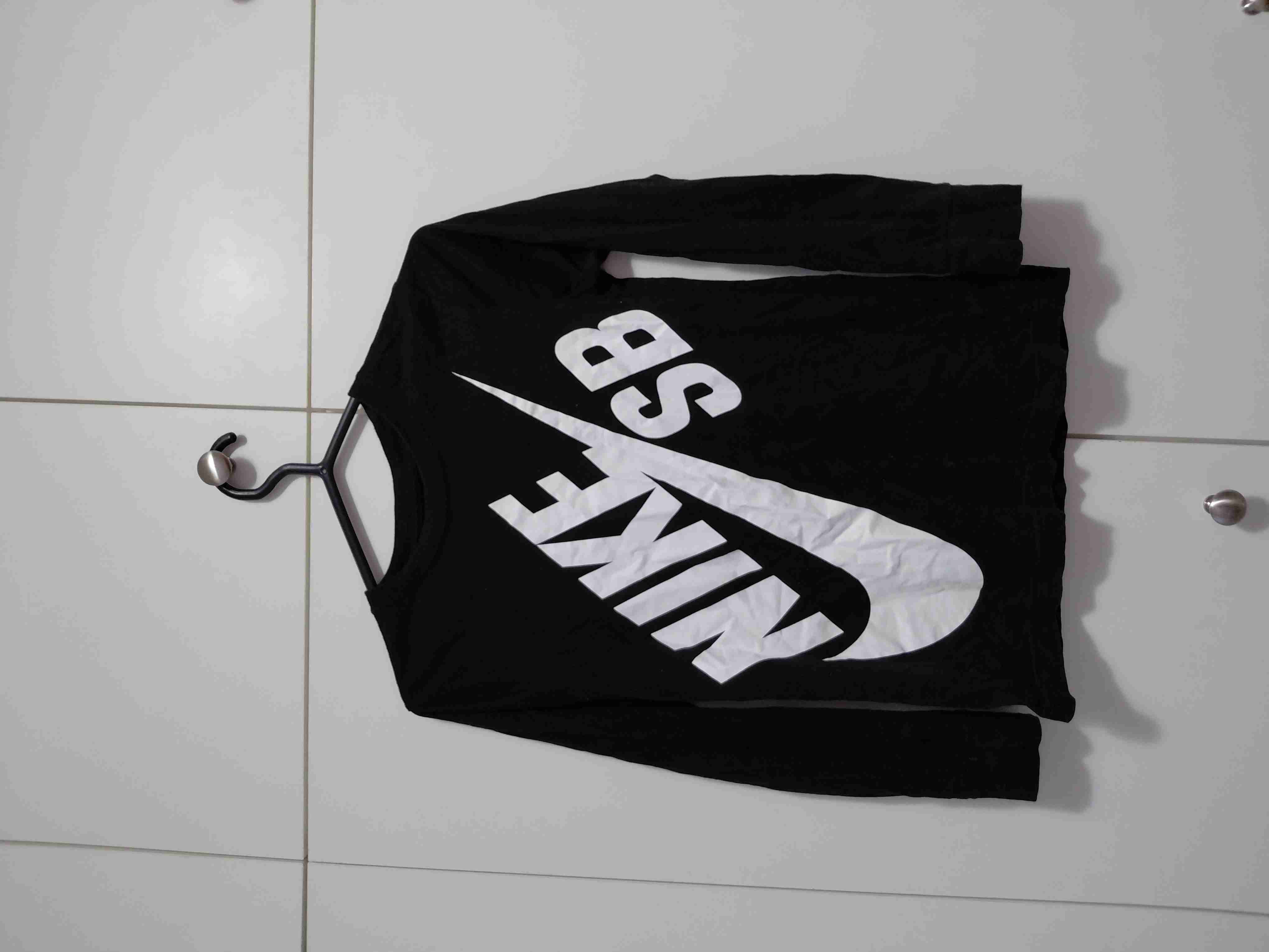 Polera negra Nike SB