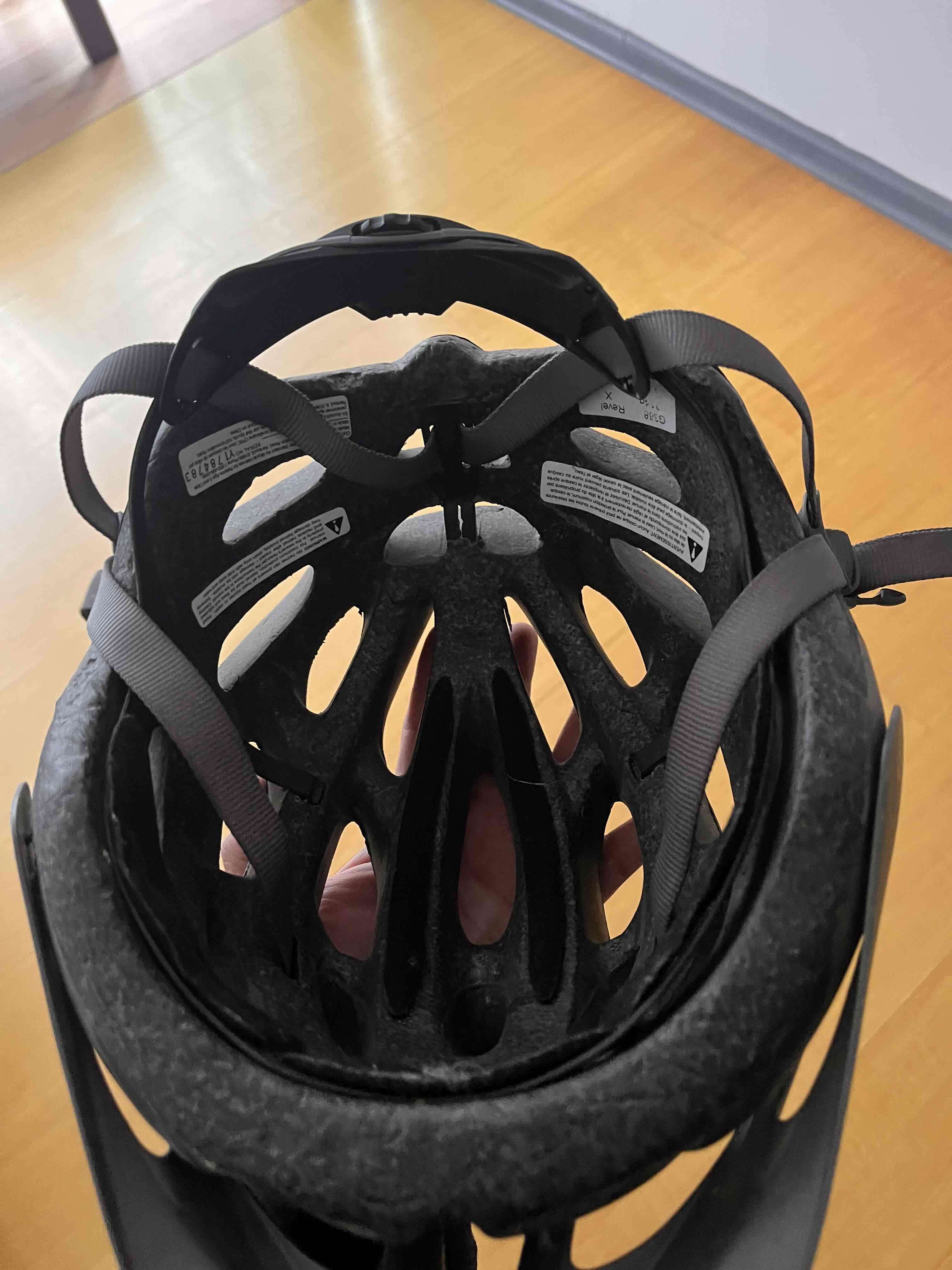 Casco de ciclismo negro