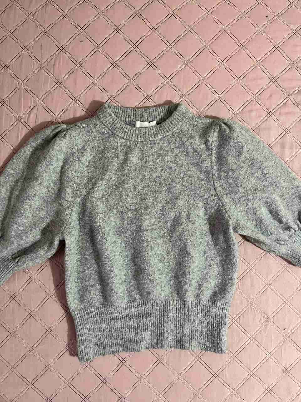 Sweater de lana gris jaspeado marca HyM