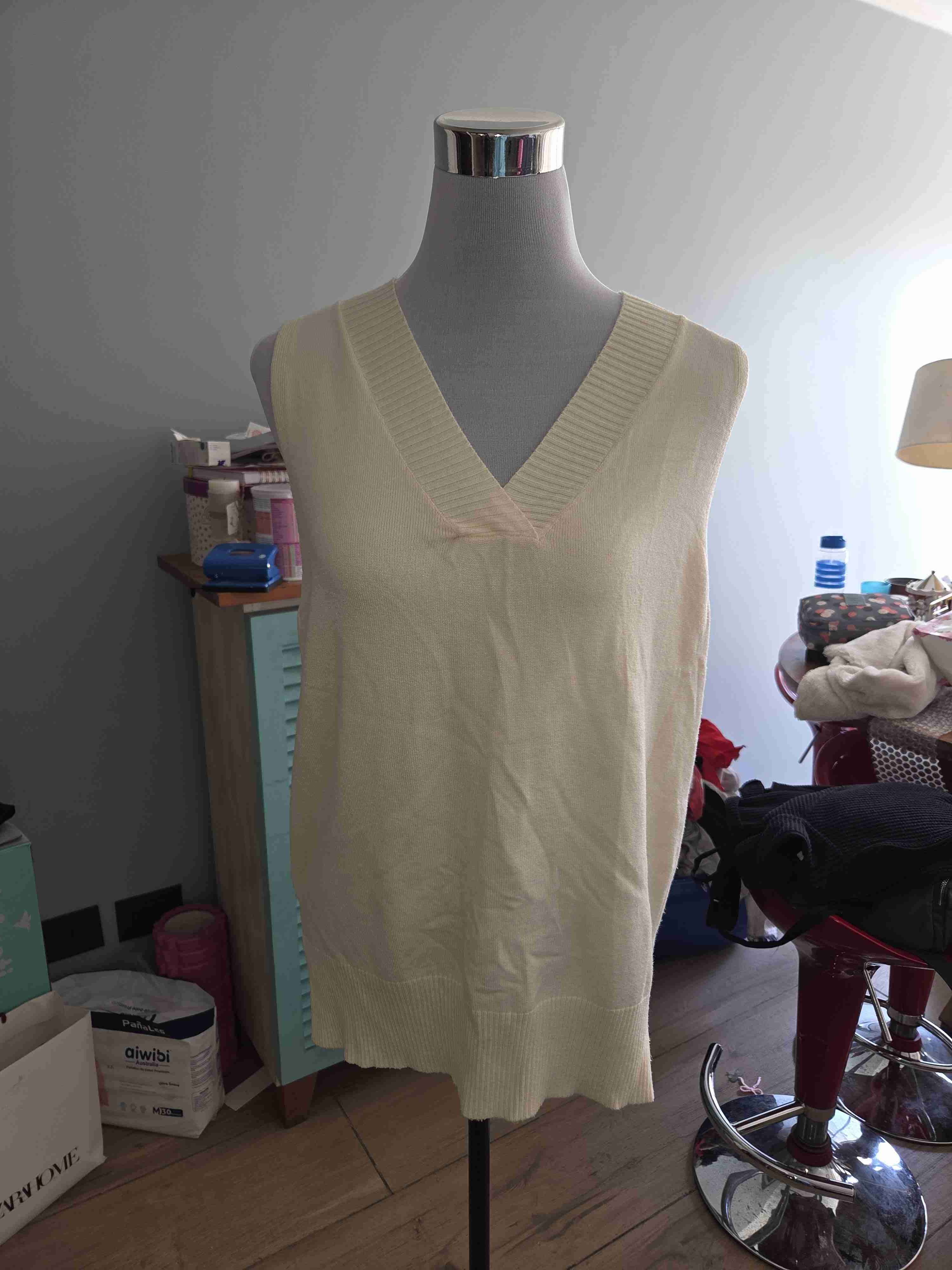 Chaleco sin mangas beige NUEVO