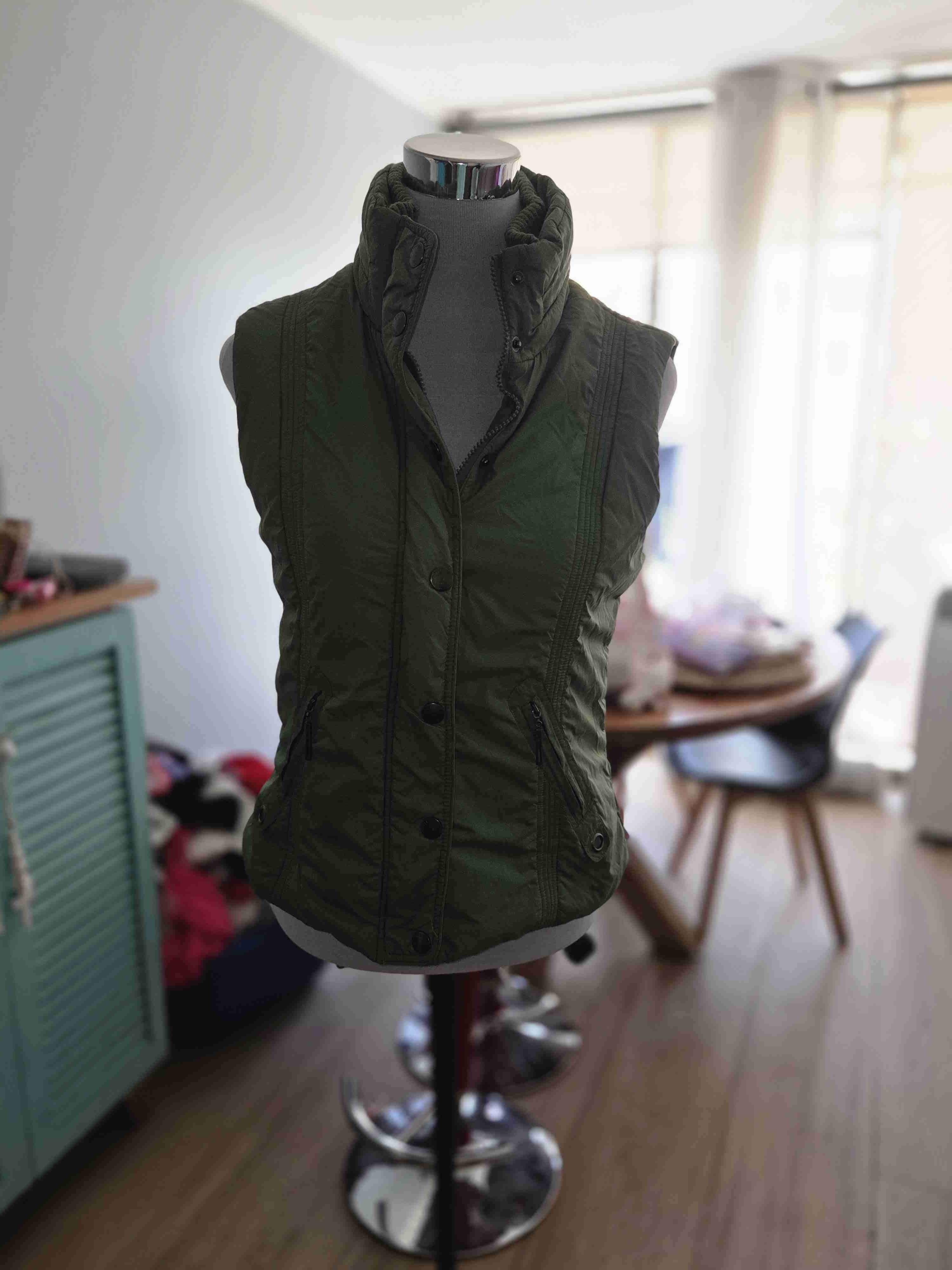 Chaleco verde sin mangas