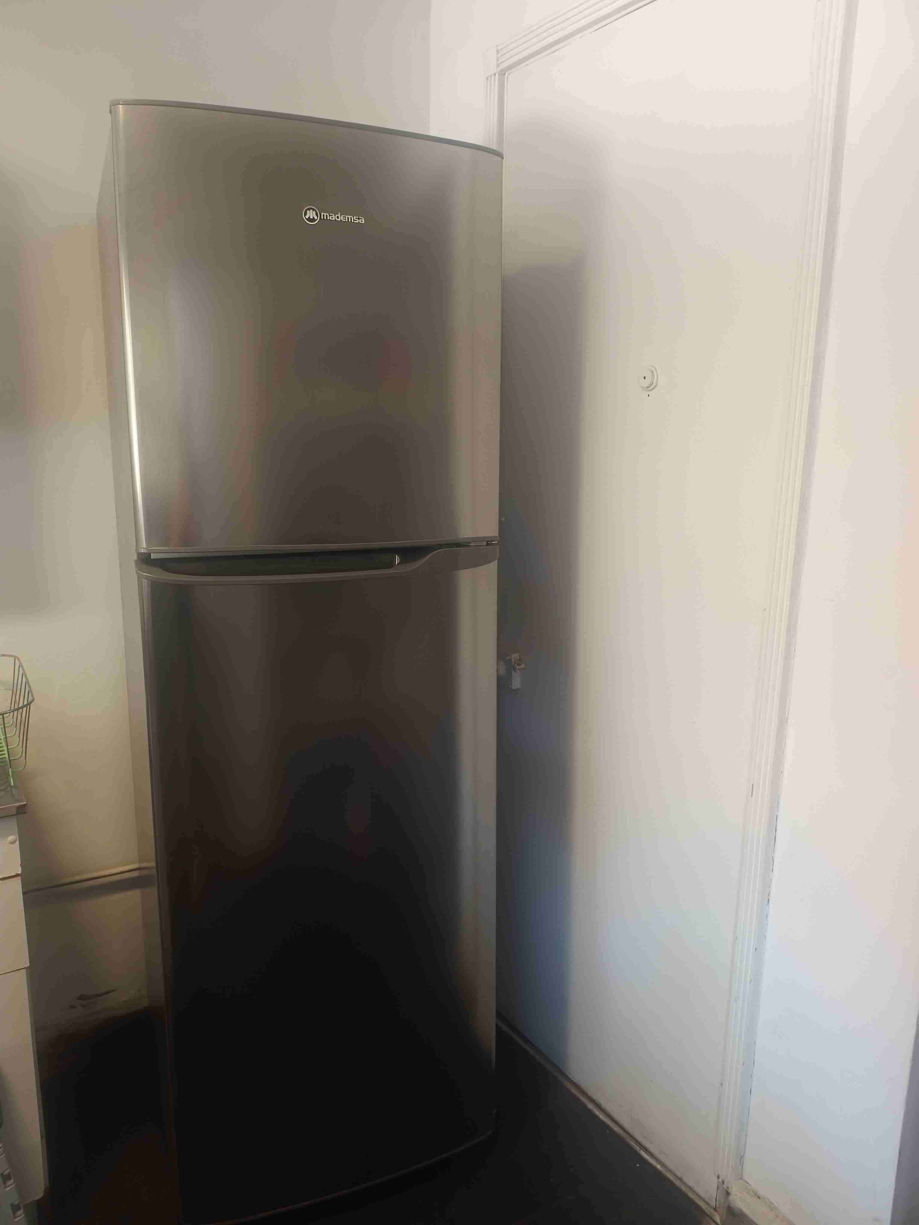 Refrigerador Mademsa plateado