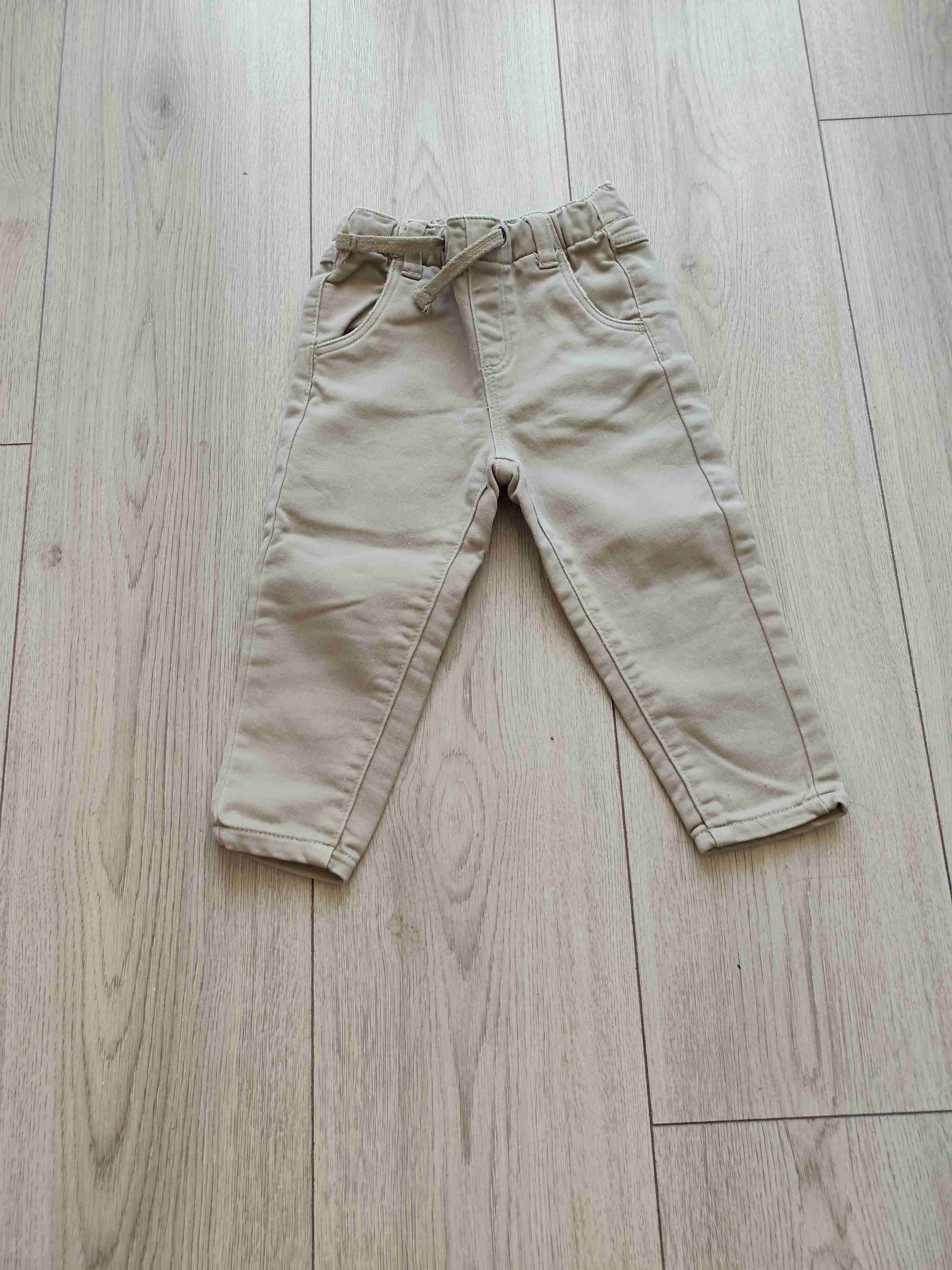 Pantalón beige para niño