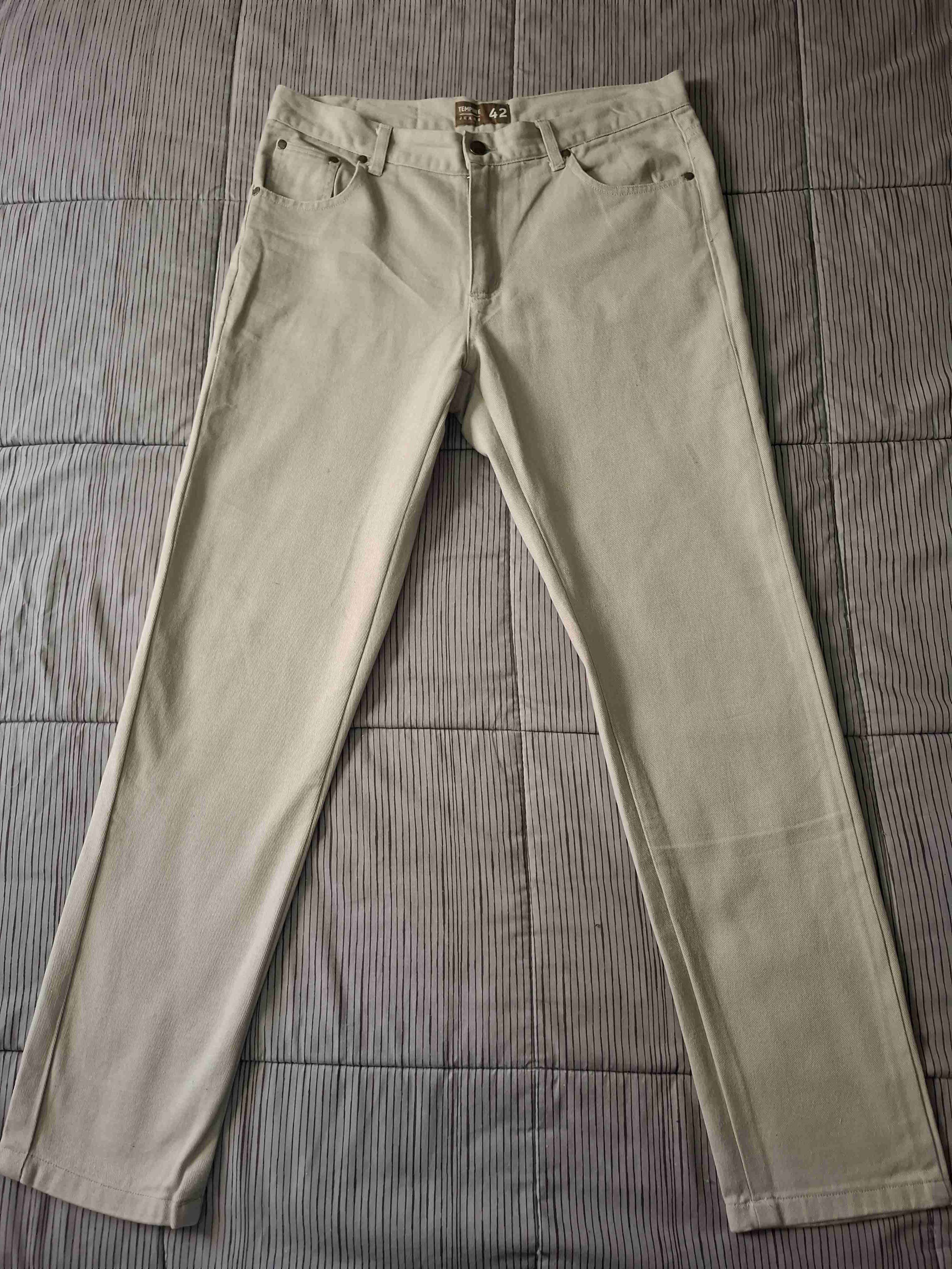 Pantalón beige talla 42