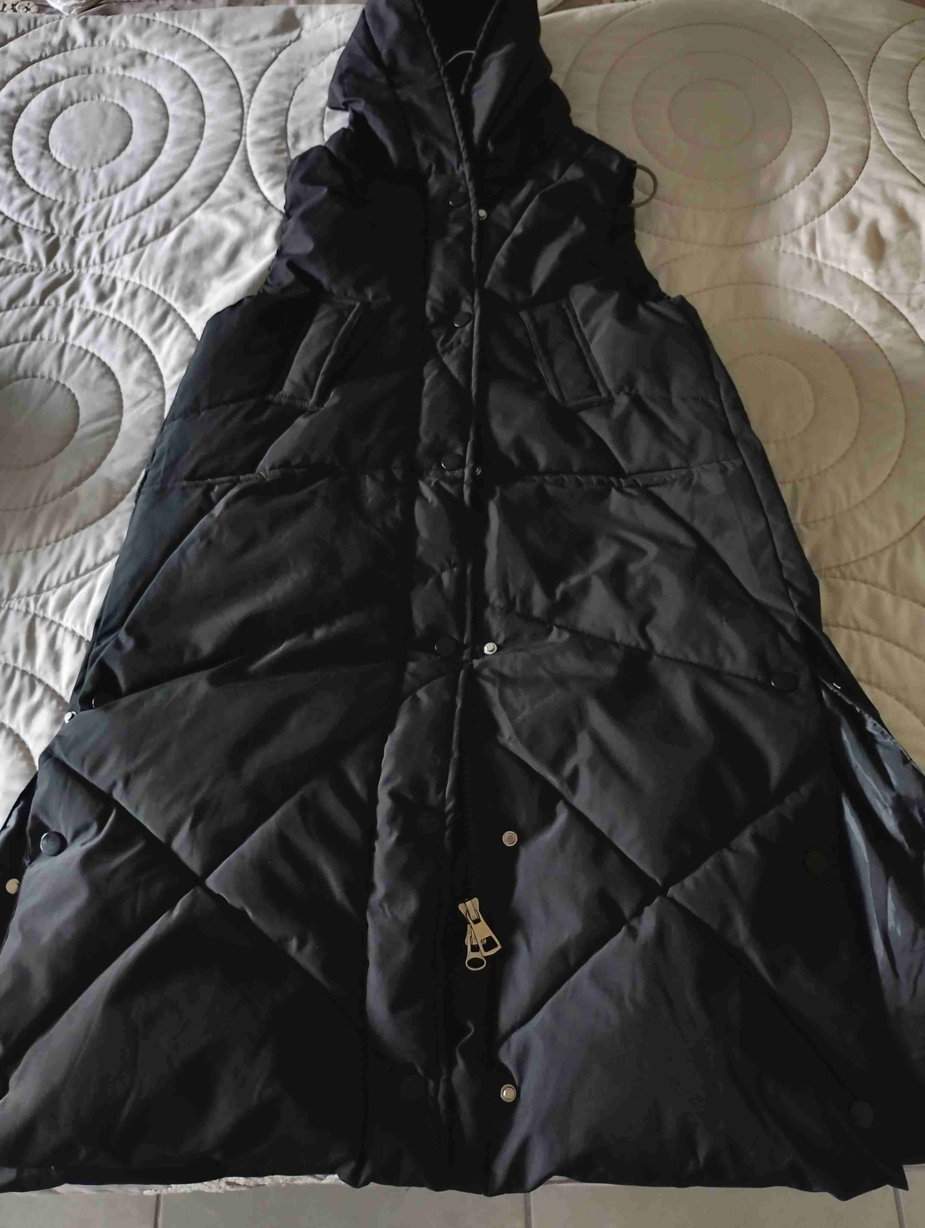 Parka negra con capucha