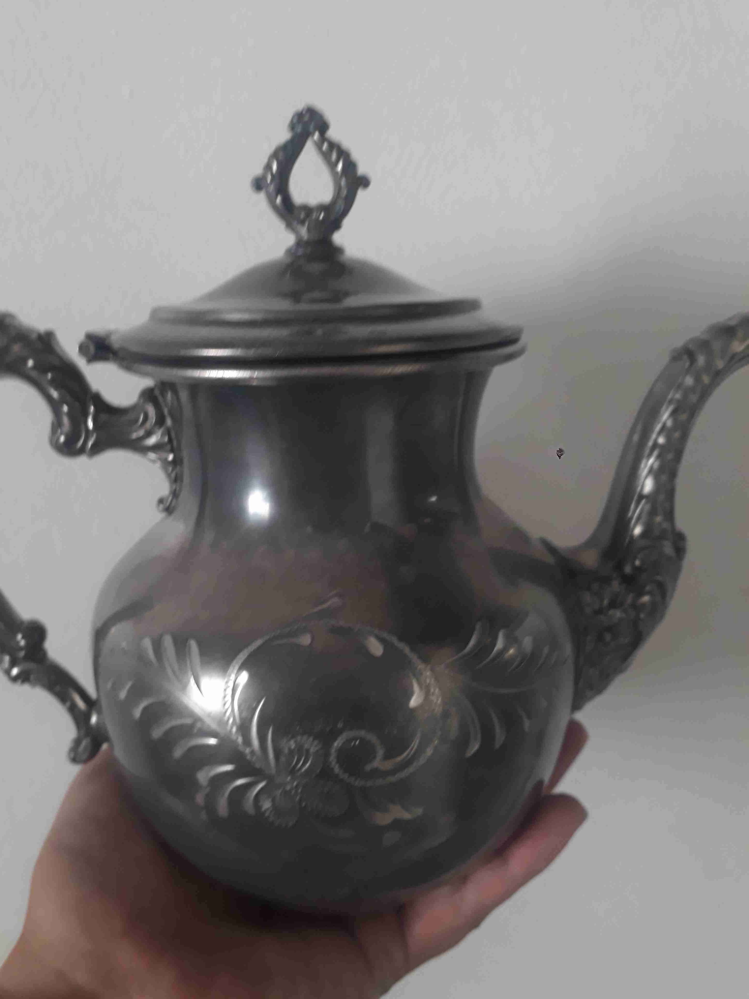 Tetera de plata antigua