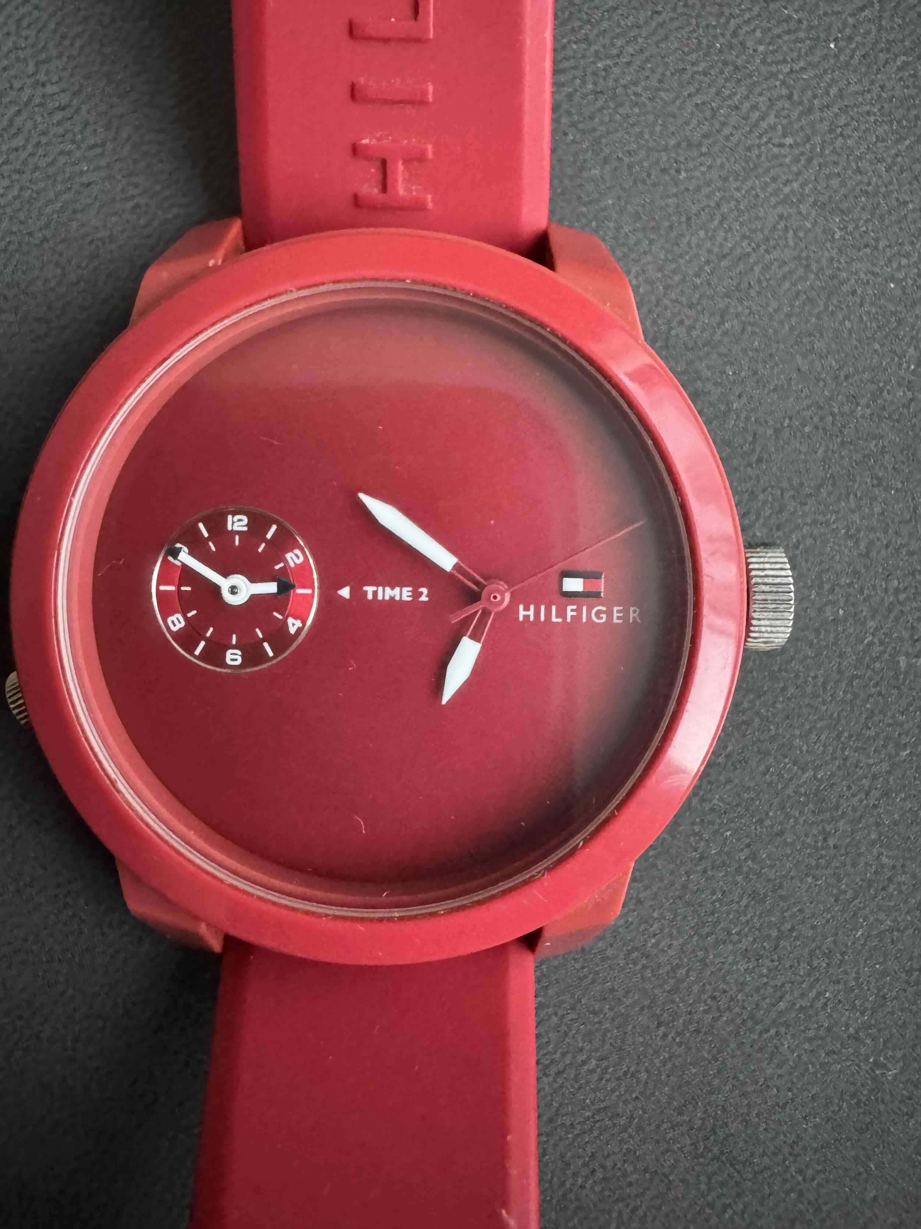 Reloj rojo Tommy Hilfiger