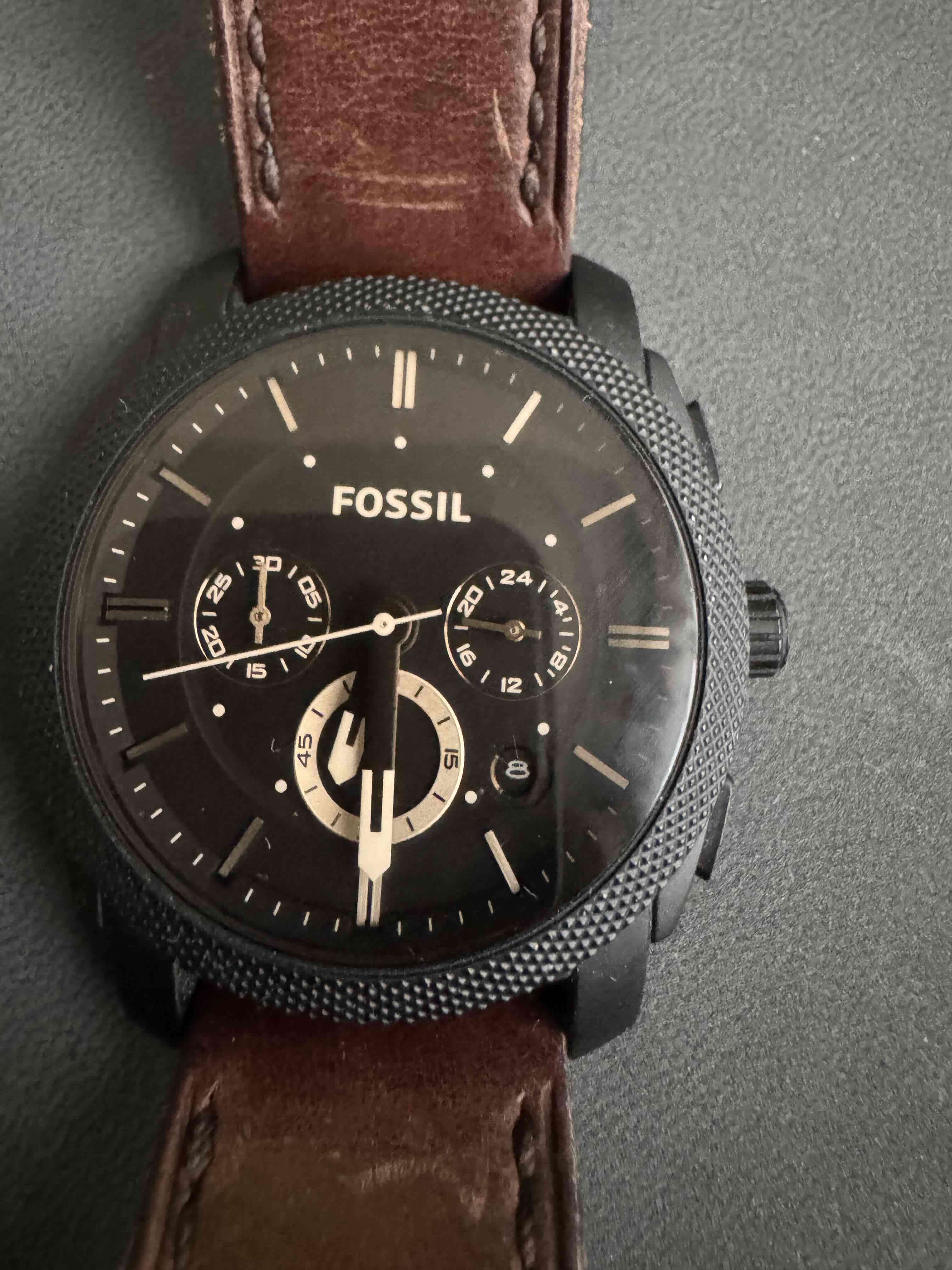Reloj Fossil color negro y marrón