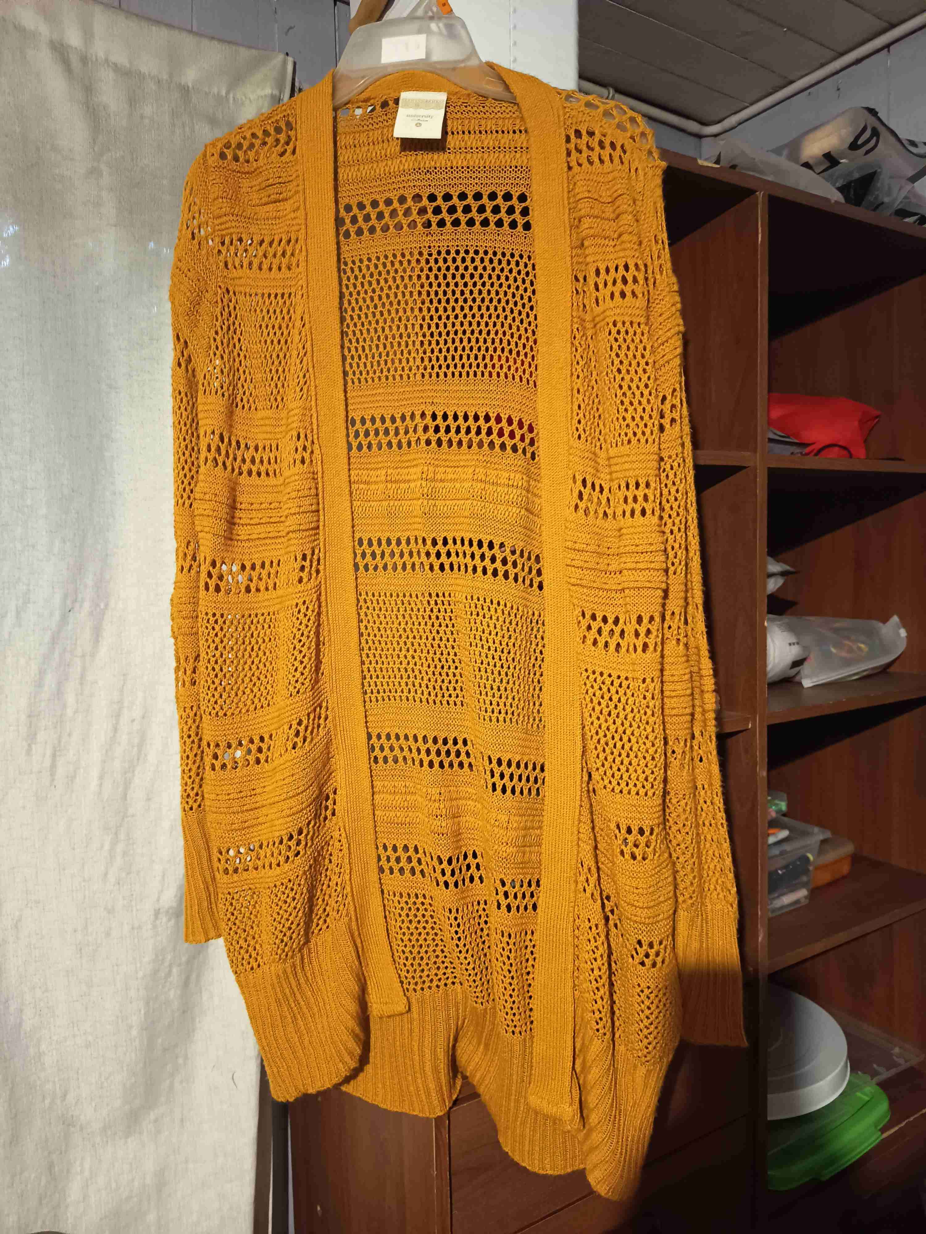 Cardigan tejido mostaza