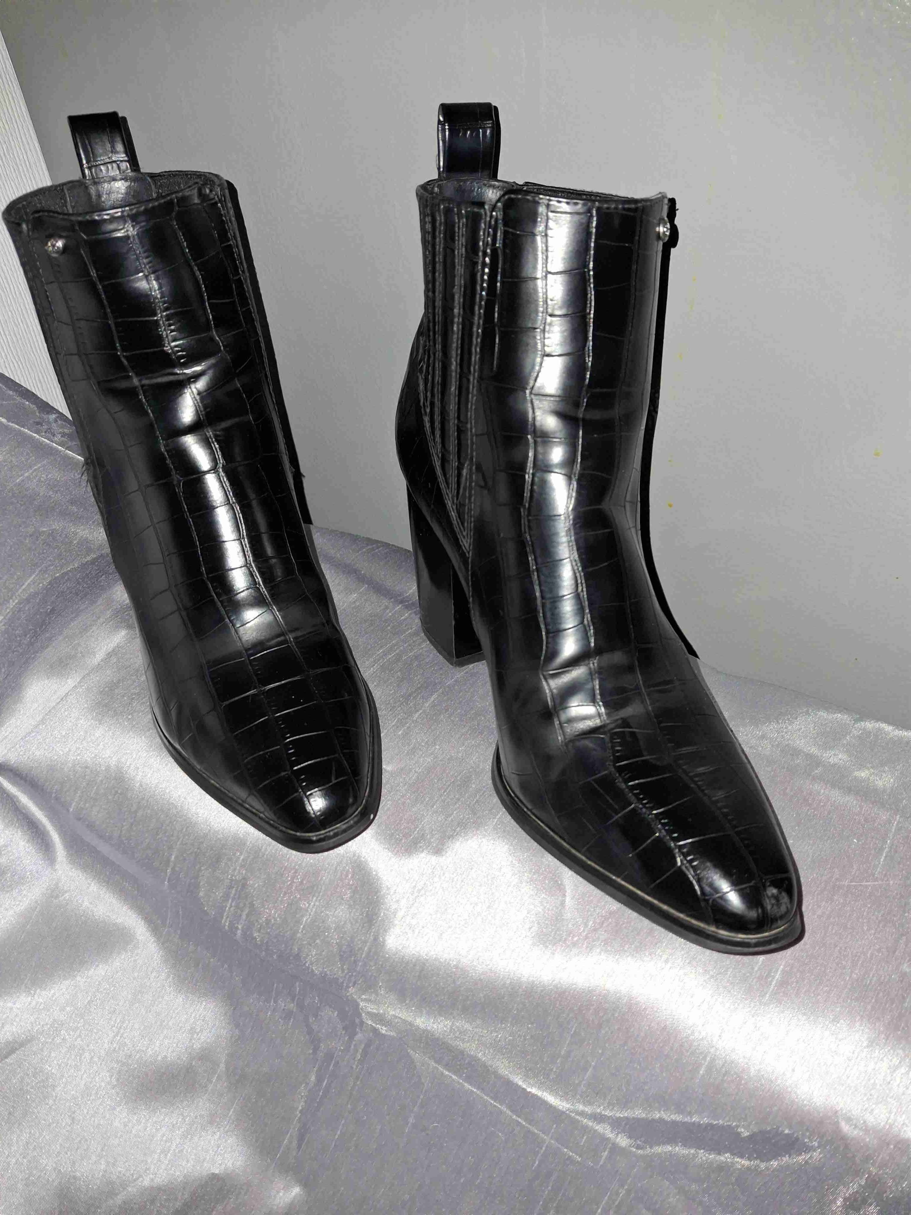 Botines negros de cuero