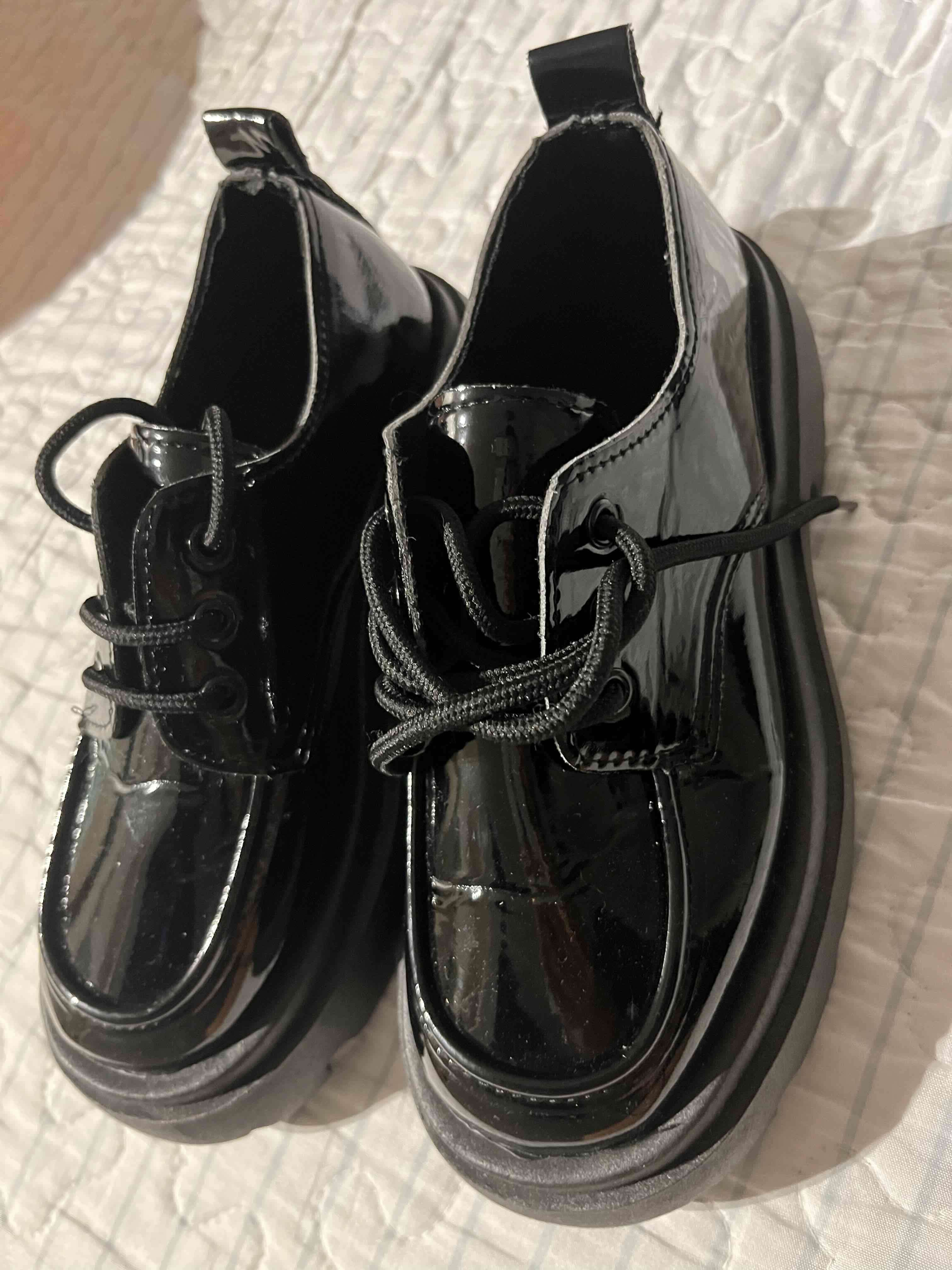 Zapatos negros de charol talla 35