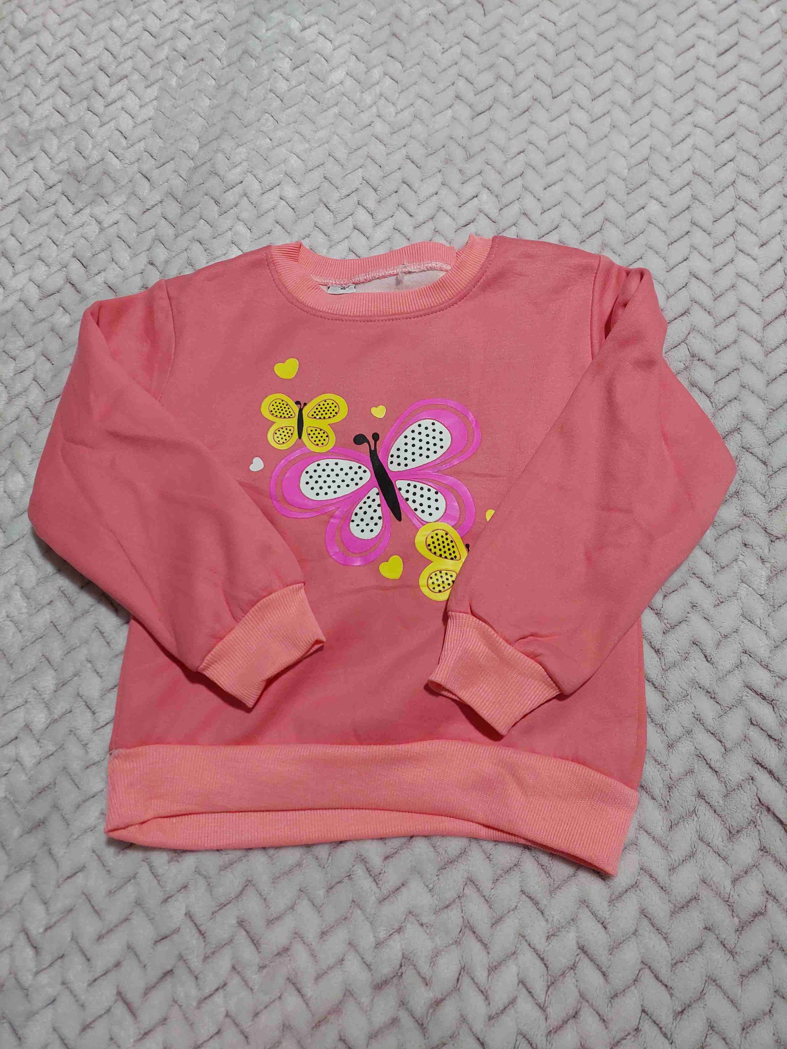 Polerón rosado con mariposa talla 4
