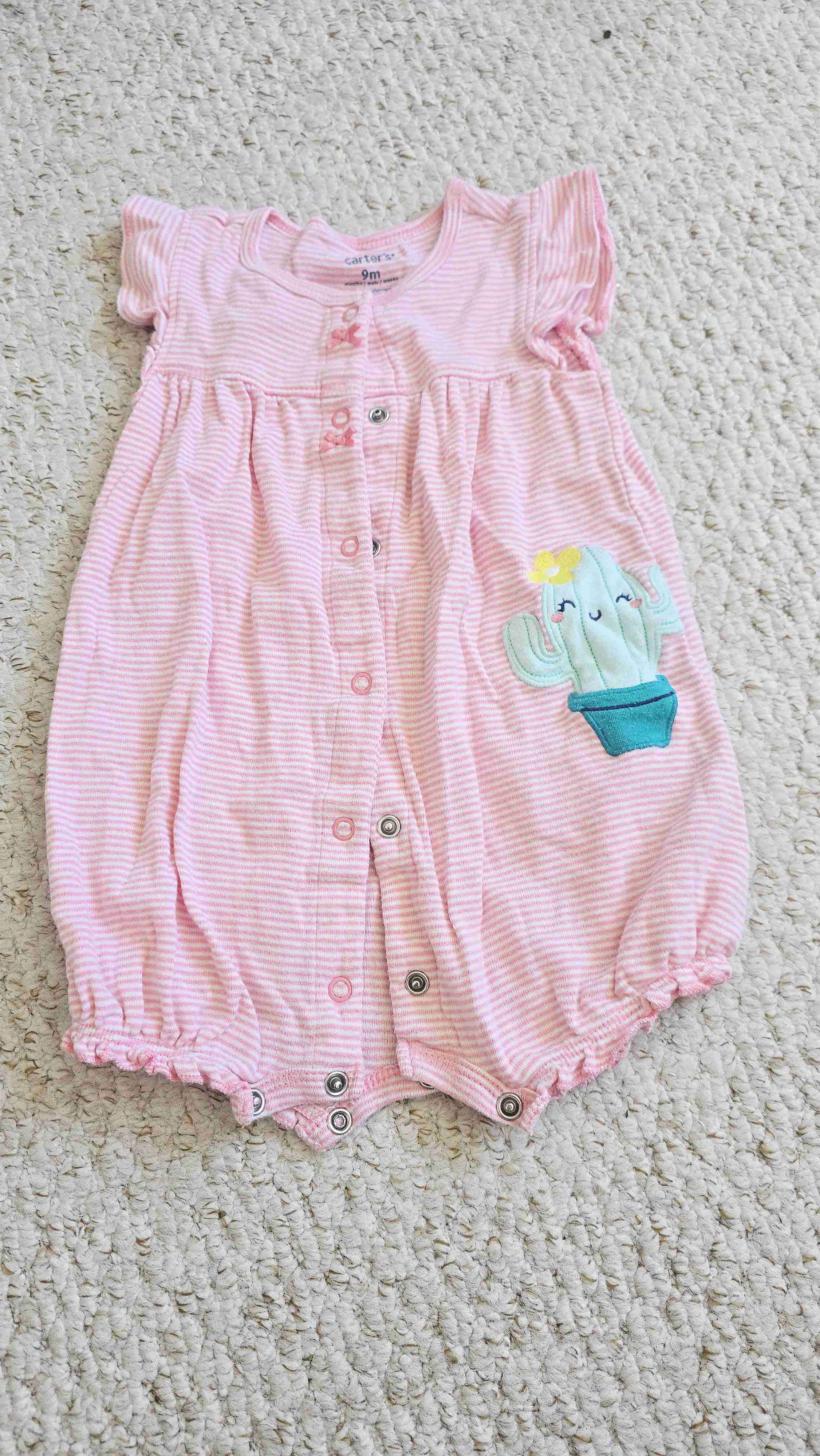 Enterito rosado a rayas bebé. Carters