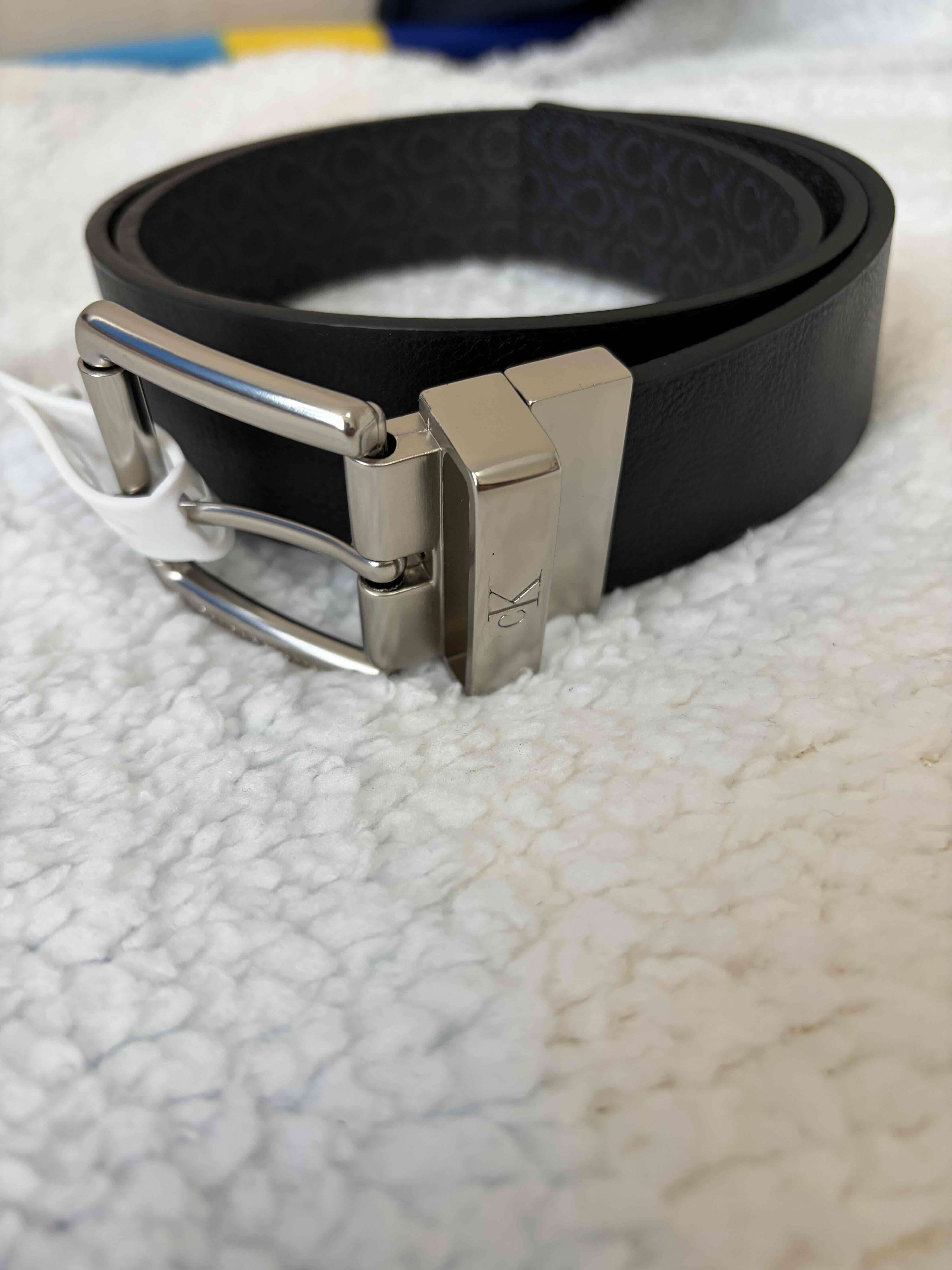 Cinturón negro elegante CK