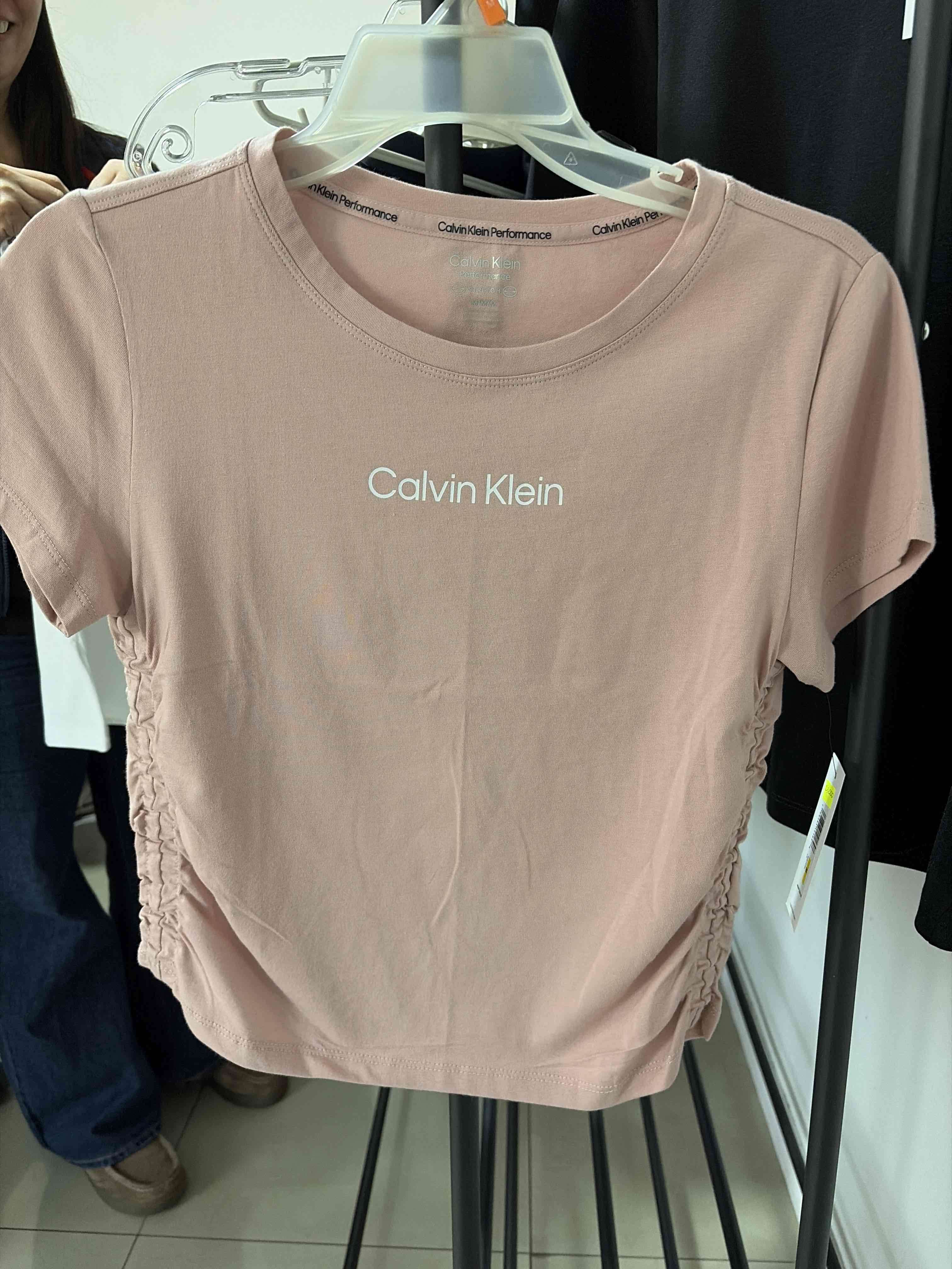 Polera rosa Calvin Klein