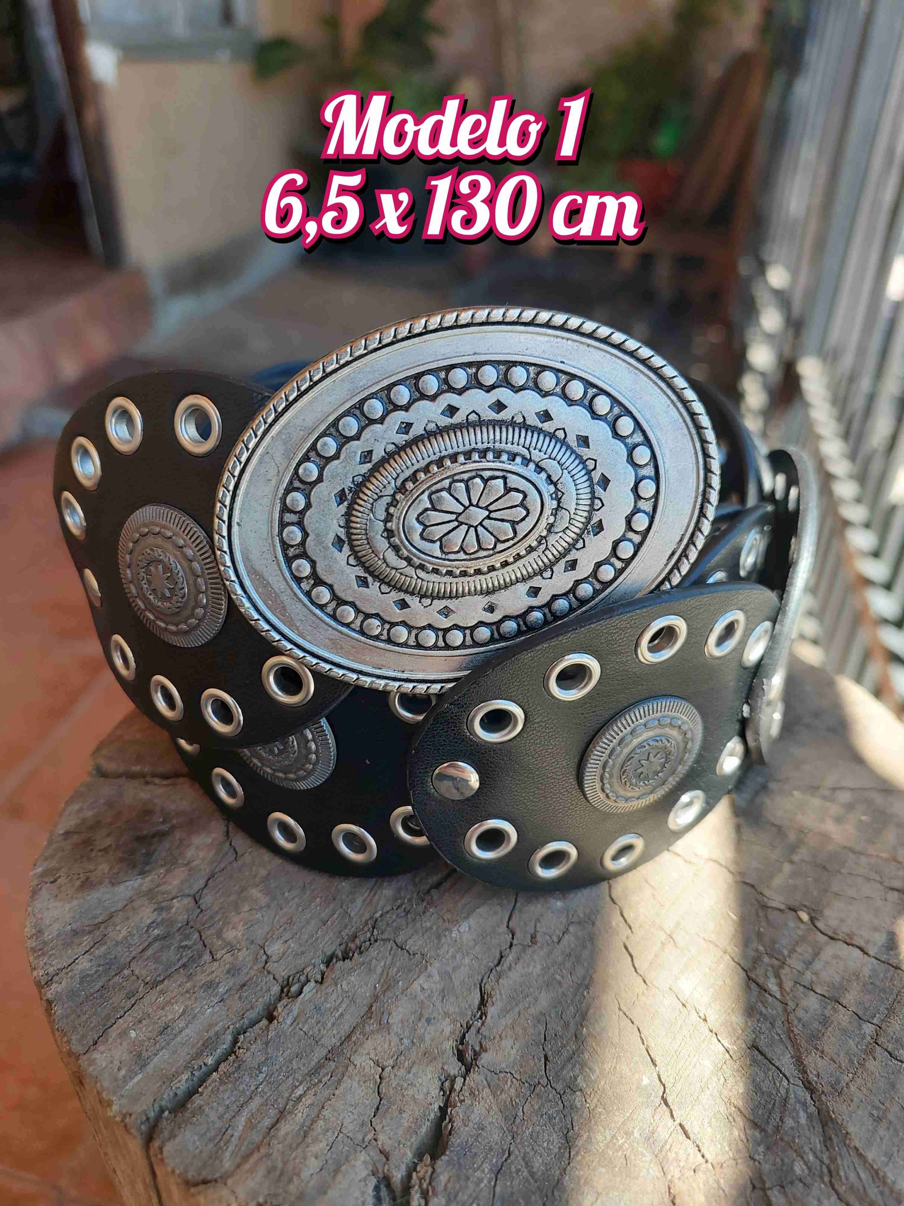 Cinturón con hebilla metálica