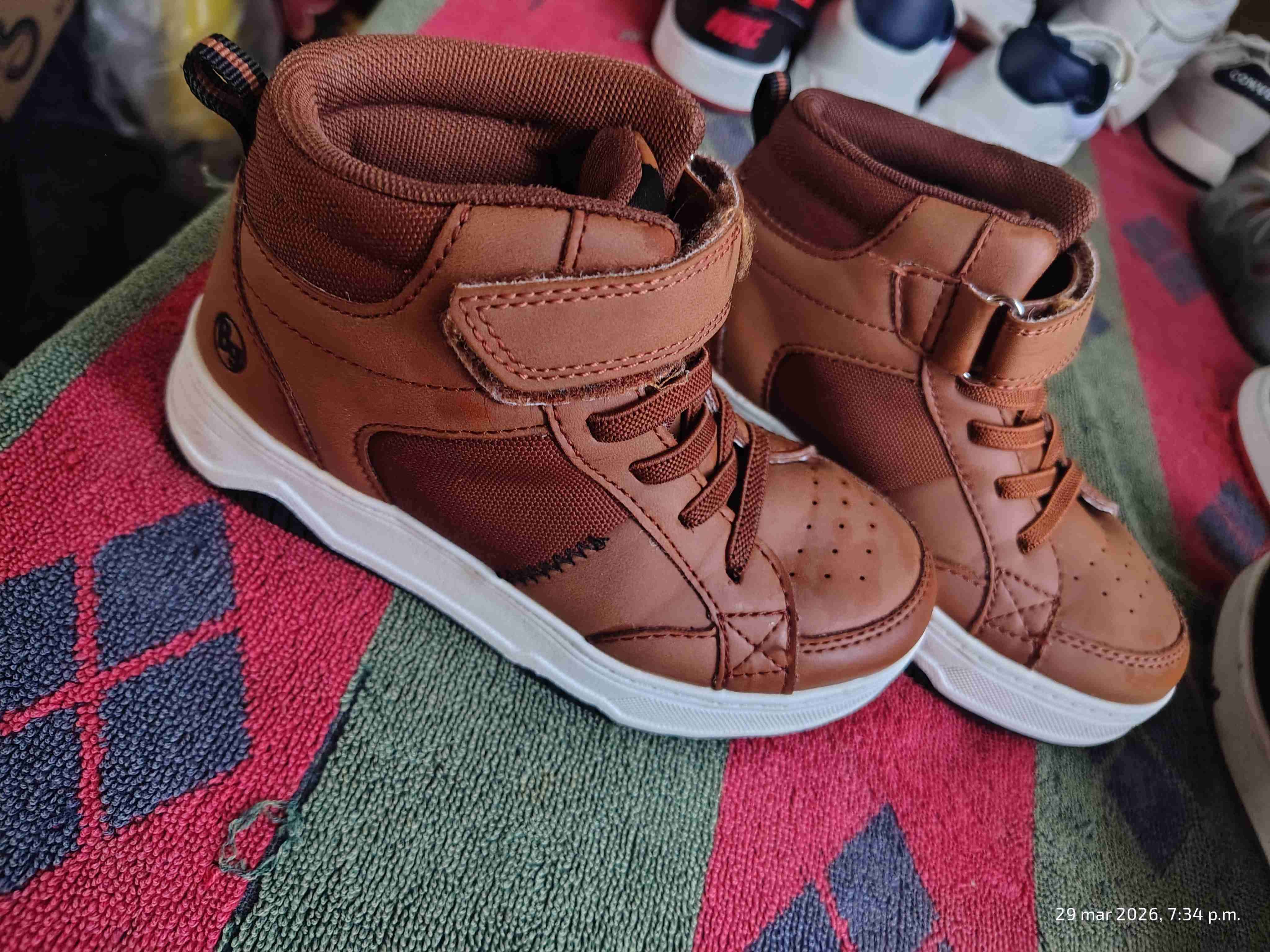 Zapatillas altas marrones para niño babber