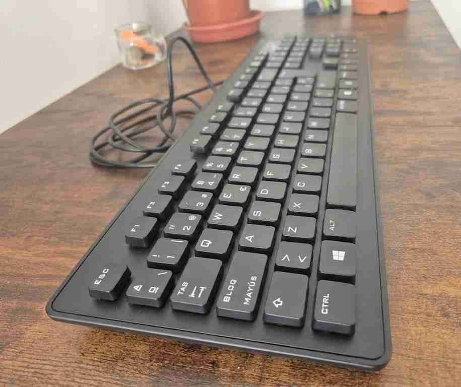 Teclado Genius SlimStar C130 - USB