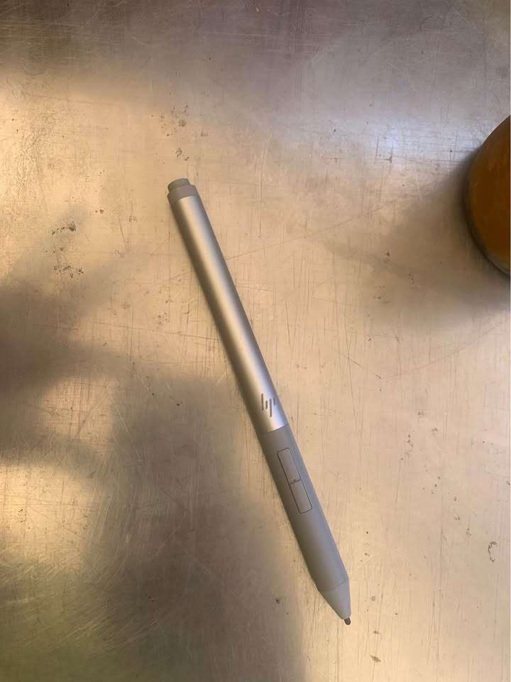 Lápiz táctil HP plateado