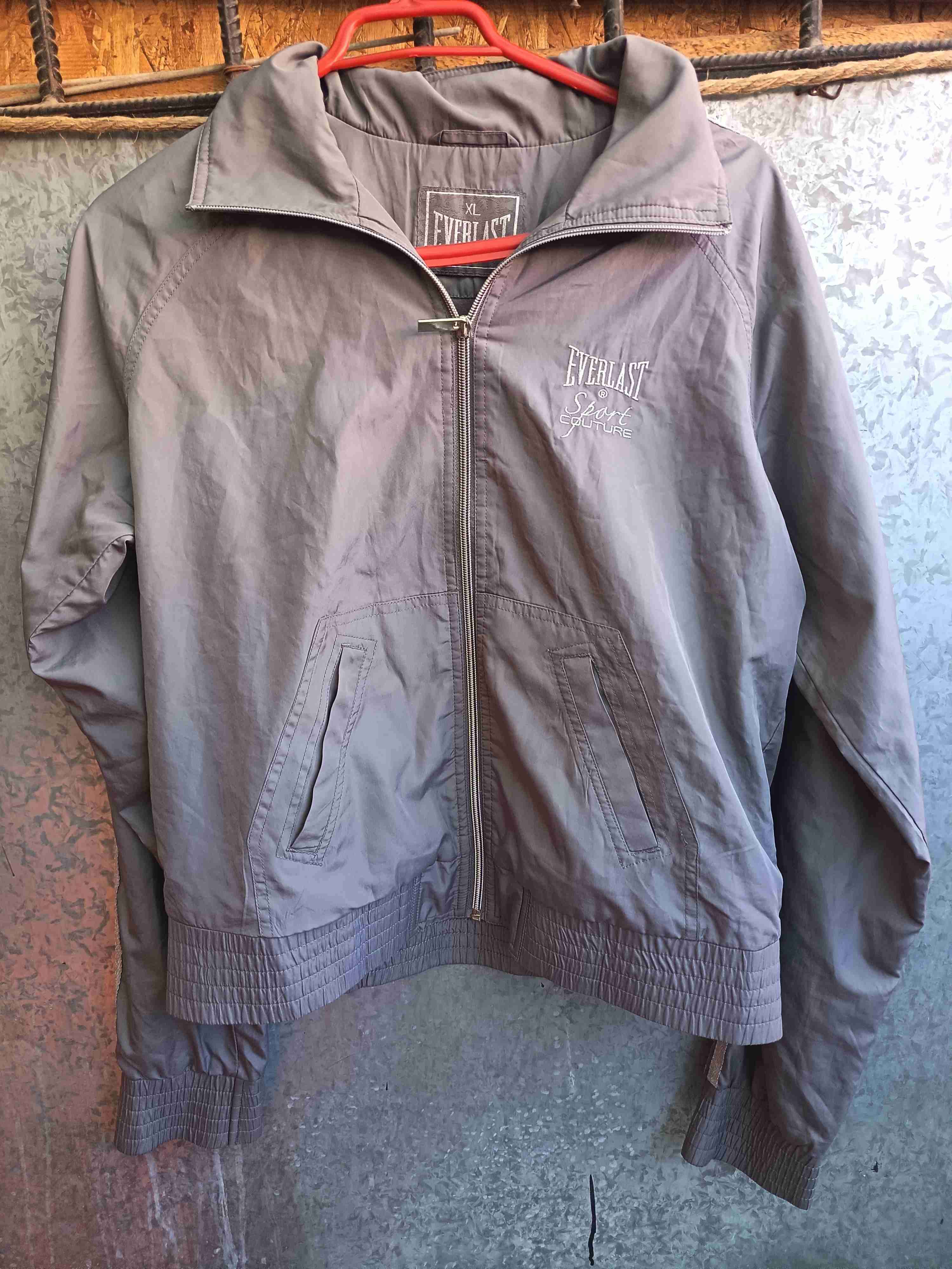 Chaqueta Everlast gris