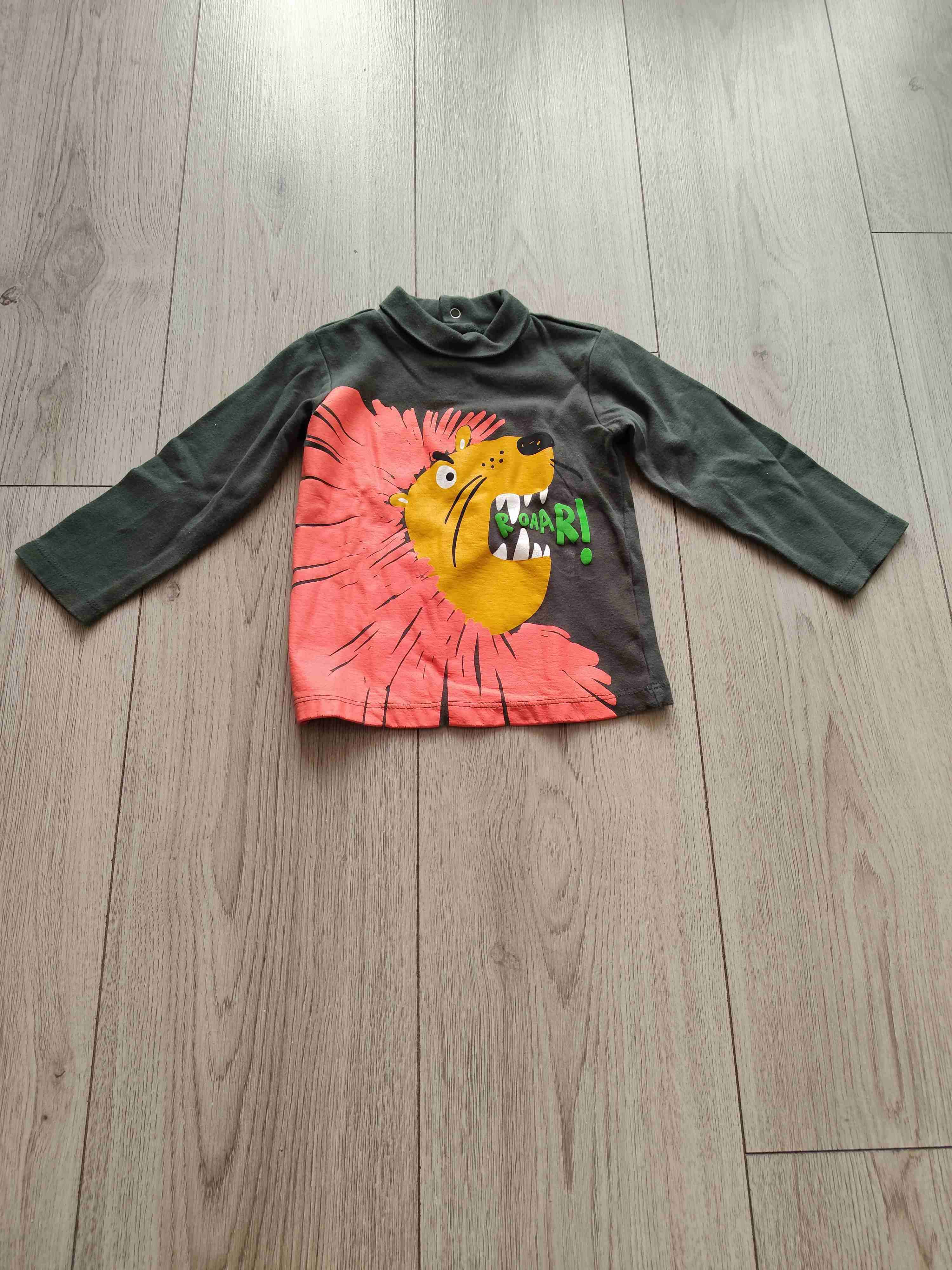 Polera infantil león estampado