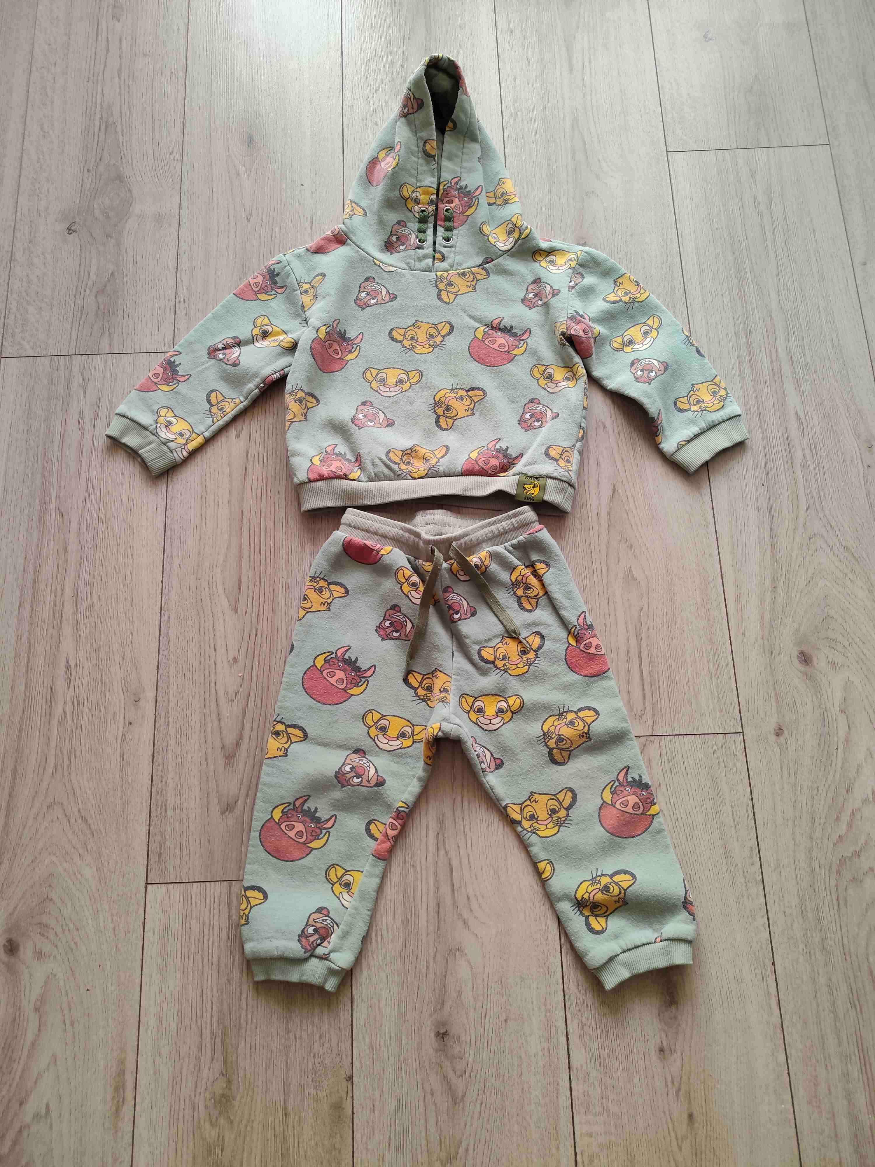 Conjunto para niño con capucha